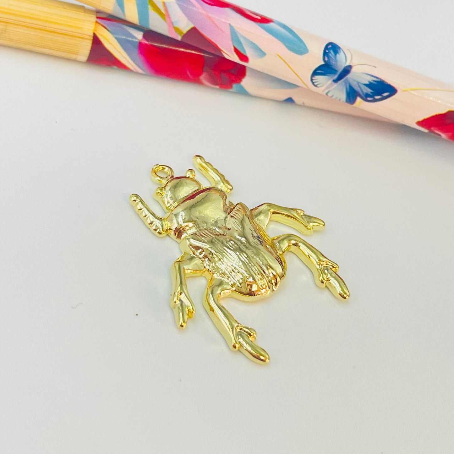 Joyas por Mayor Joyas Bañadas en Oro por Mayor Insumos para Joyas FO1150 Colgante Escarabajo 30 x 28 mm Espesor 2 mm Figura Baño Oro