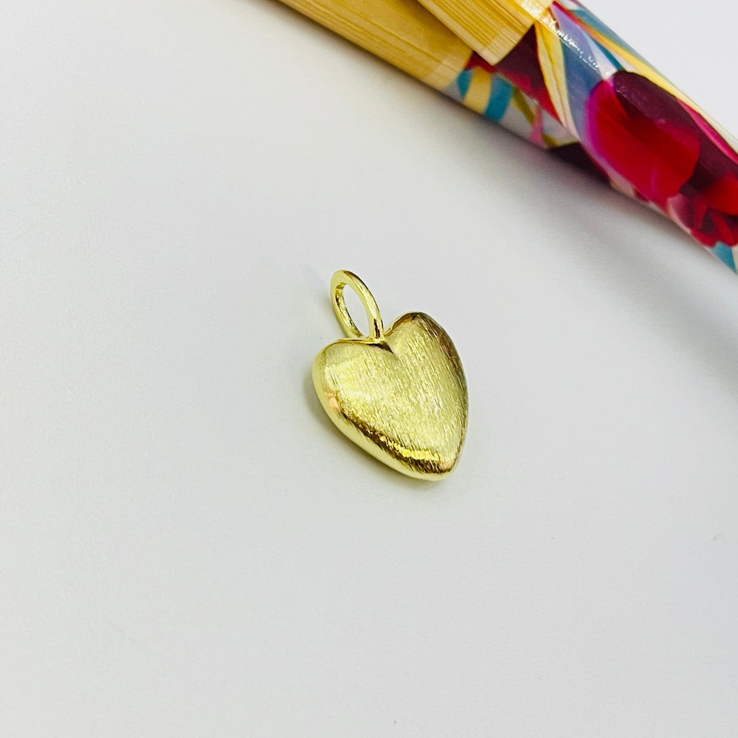 FO684 Colgante Corazón Gordito Lijado 15 x 10 mm Figura Baño Oro Figuras Bañadas en Oro y Plata hecho de Bronce Bañado en Oro 18K