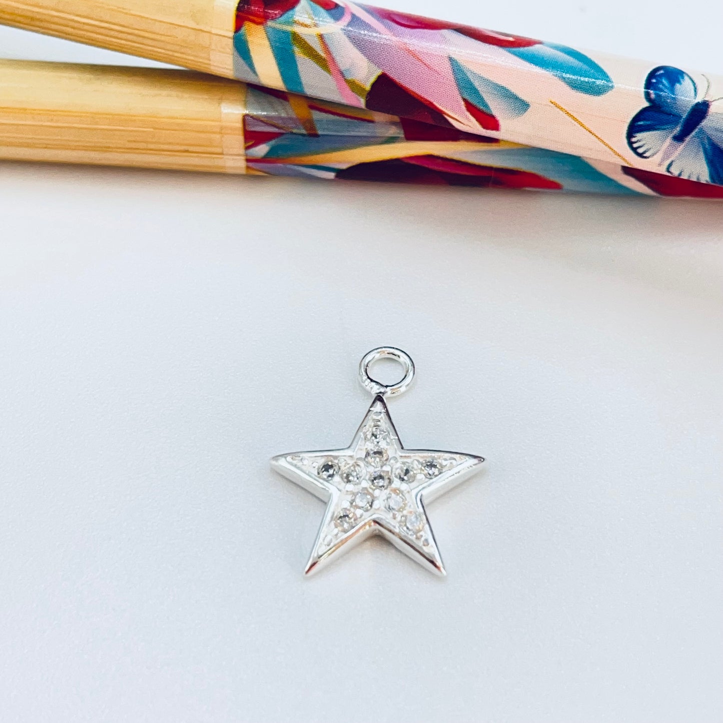 FP1219 Colgante Estrella con Circones 15 x 15 mm más argollita Espesor 1.8 mm Figura Baño Plata