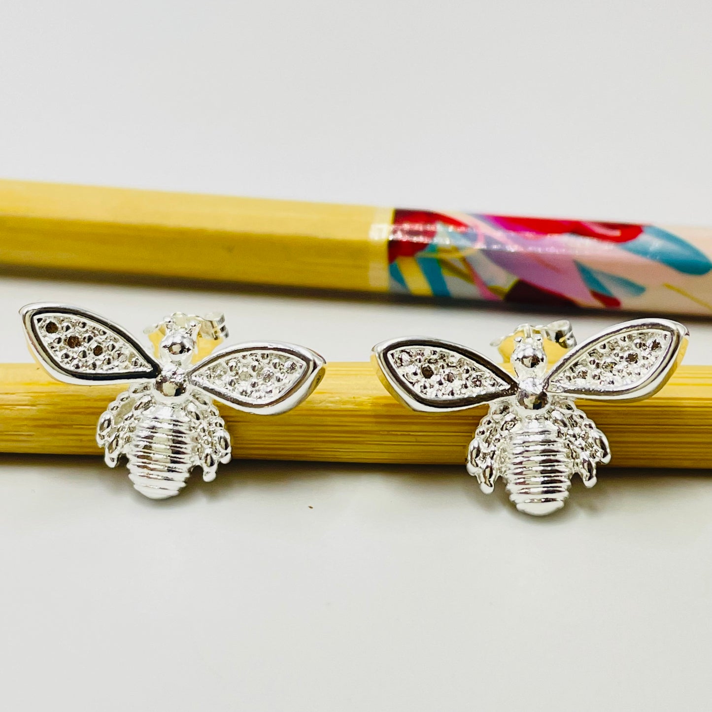 Joyas por Mayor Joyas Bañadas en Plata por Mayor Insumos para Joyas XP463 Aro Abeja 15 x 20 mm Espesor 2 mm Aro Baño Plata