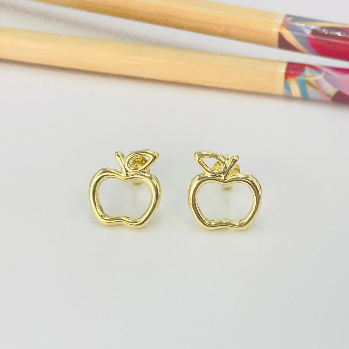 Joyas por Mayor Joyas Bañadas en Oro por Mayor Insumos para Joyas XO514 Aro Manzana Calada 14 x 13 mm Espesor 2 mm Aro Baño Oro