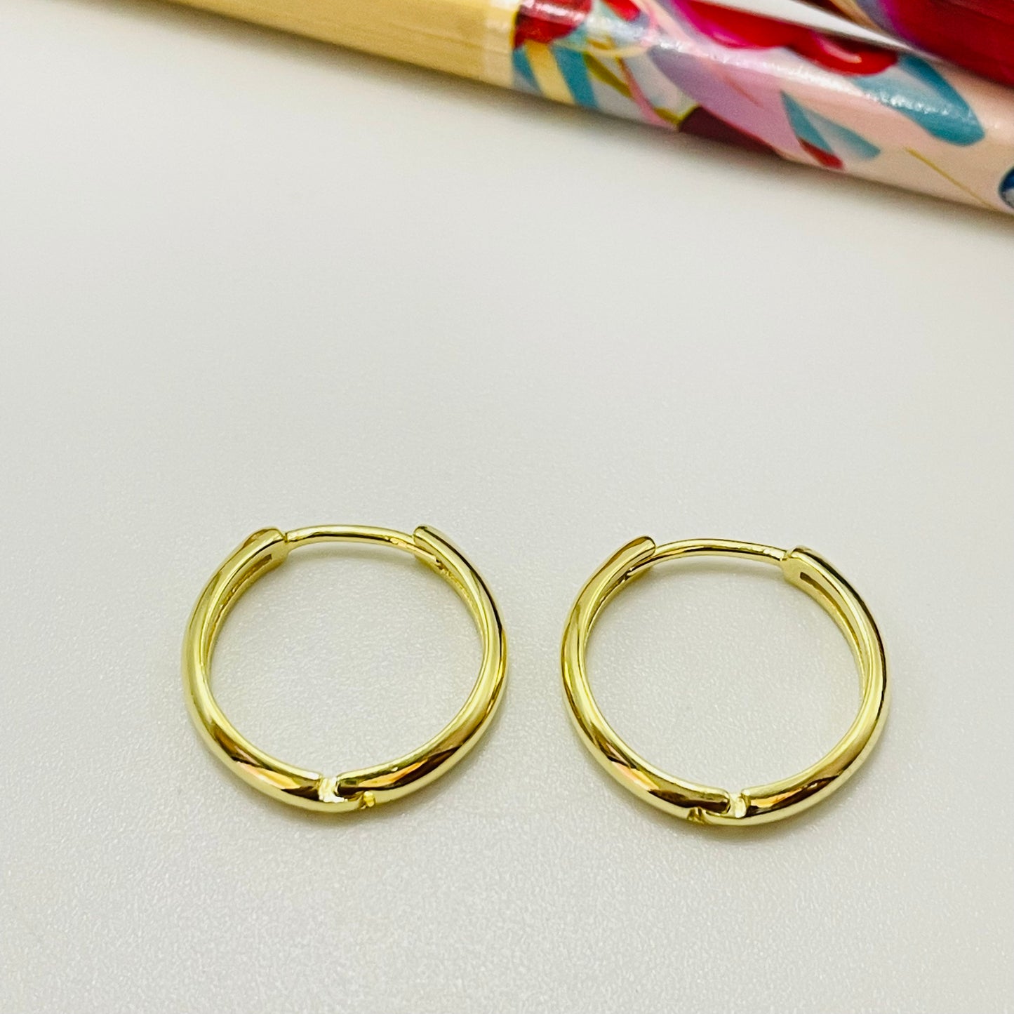 XO407 Aro Argolla Presión diá. 16 mm Ancho 2 mm Aro Baño Oro Aros Bañados hecho de Bronce Bañado en Oro 18K Joyas Bañadas en Oro