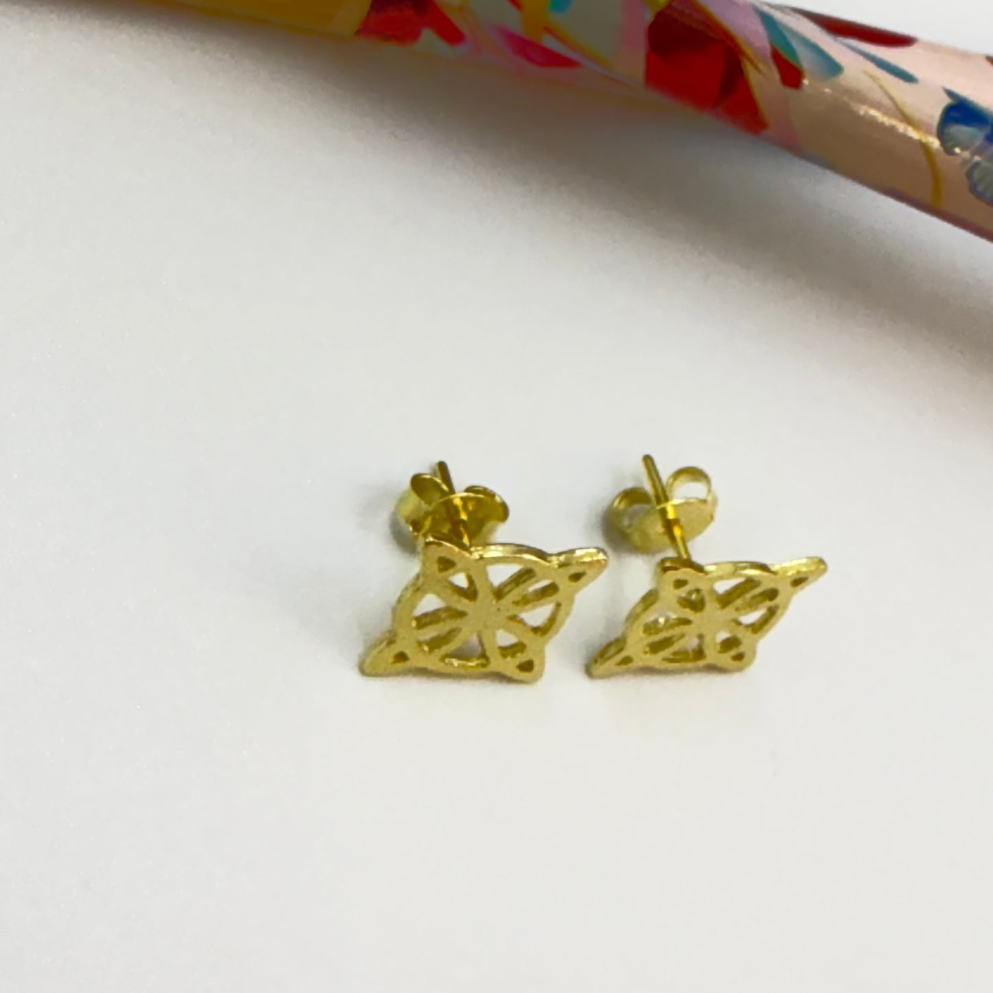 Joyas por Mayor Joyas Bañadas en Oro por Mayor Insumos para Joyas XO561 Aro Nudo de Bruja Lijado 15 x 15 mm Espesor 1 mm Aro Baño Oro