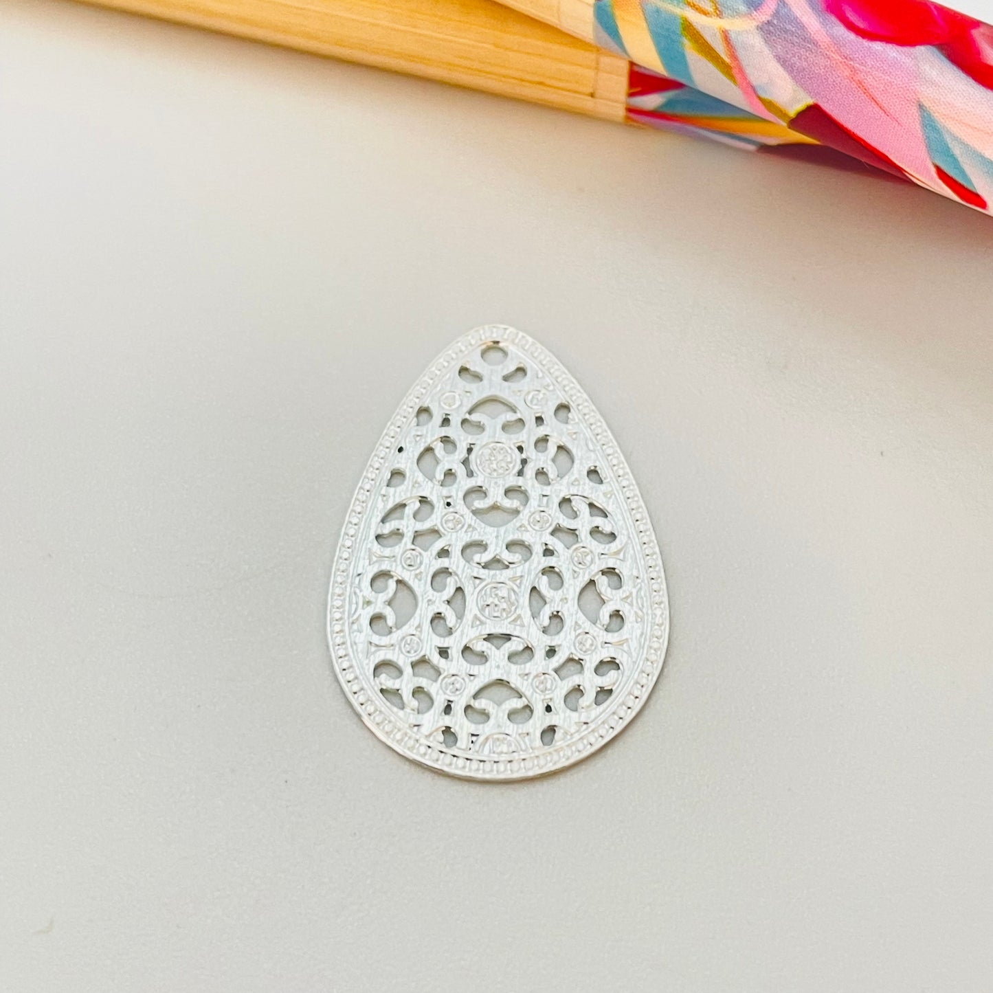 FP204 15x23 mm Figura Baño Plata Figuras Bañadas en Oro y Plata hecho de Bronce Bañado en Plata 50 ml Joyas Bañadas en Plata