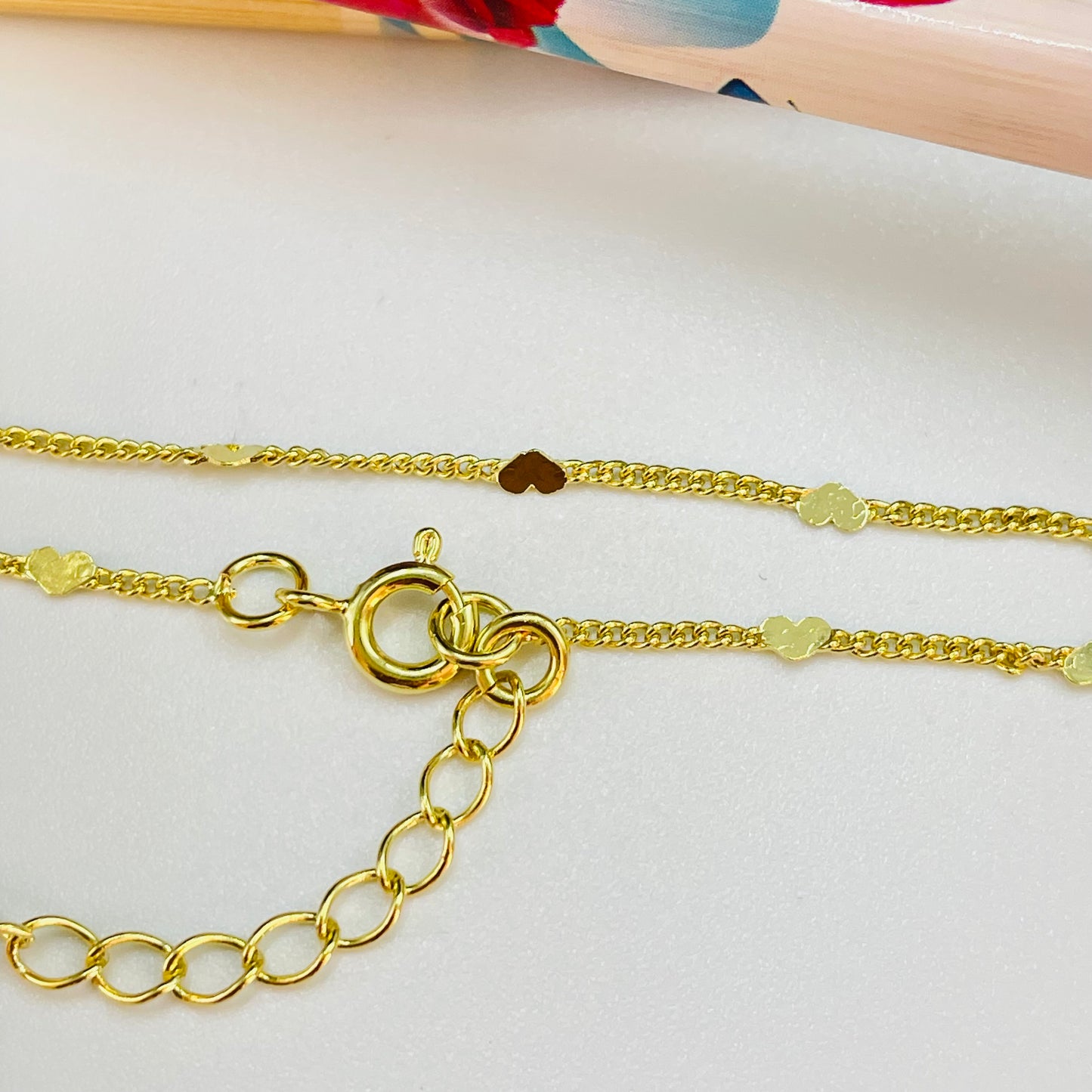 PO34 Pulsera Cadena Grumet 2 mm y Mini Corazones de 3 mm Largo 15 cm más extensor de 5 cm Pulsera Baño Oro