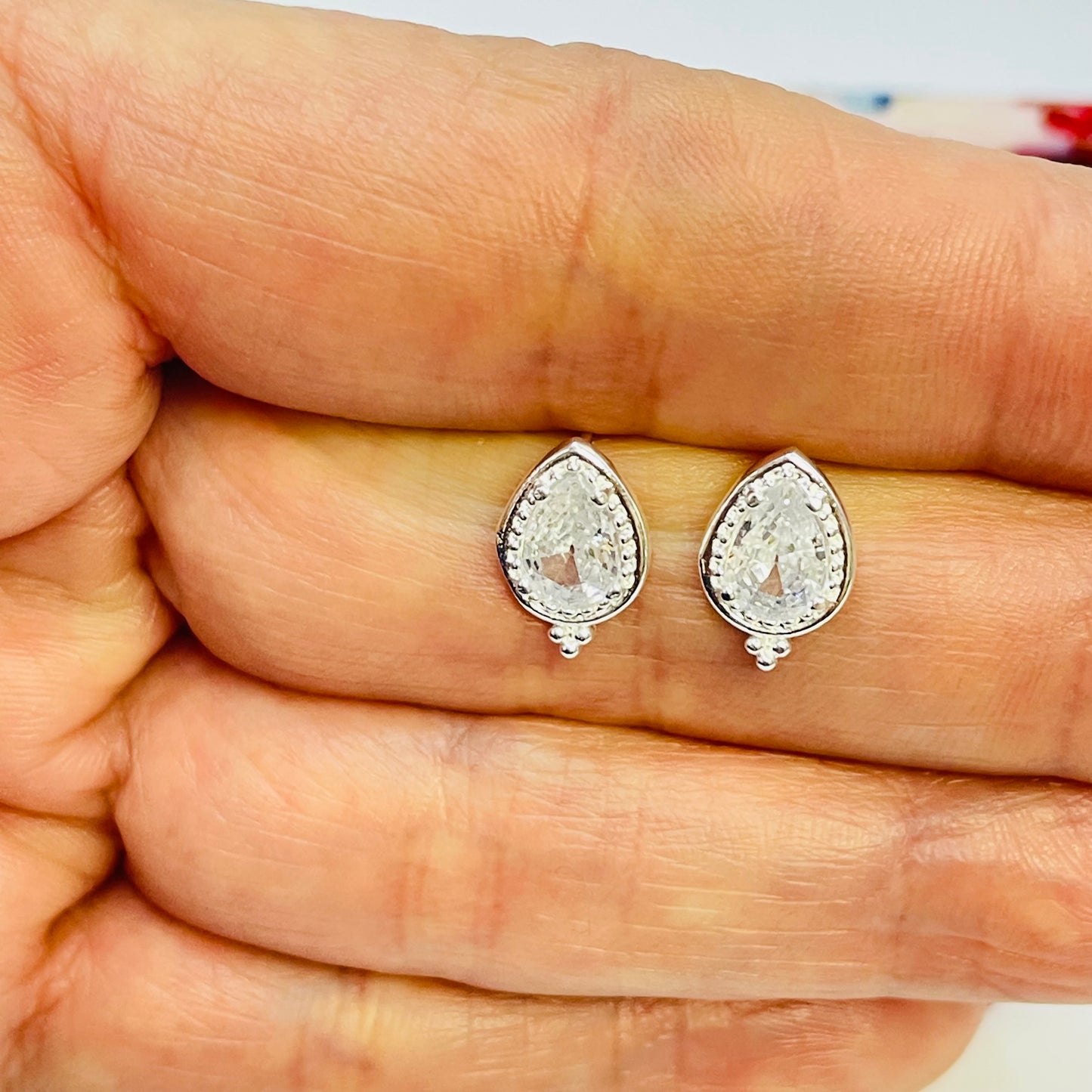 Joyas por Mayor Joyas Bañadas en Plata por Mayor Insumos para Joyas XP509 Aro Punto de Luz Gota Cristal 3 Bolitas 8 x 4 mm Aro Baño Plata