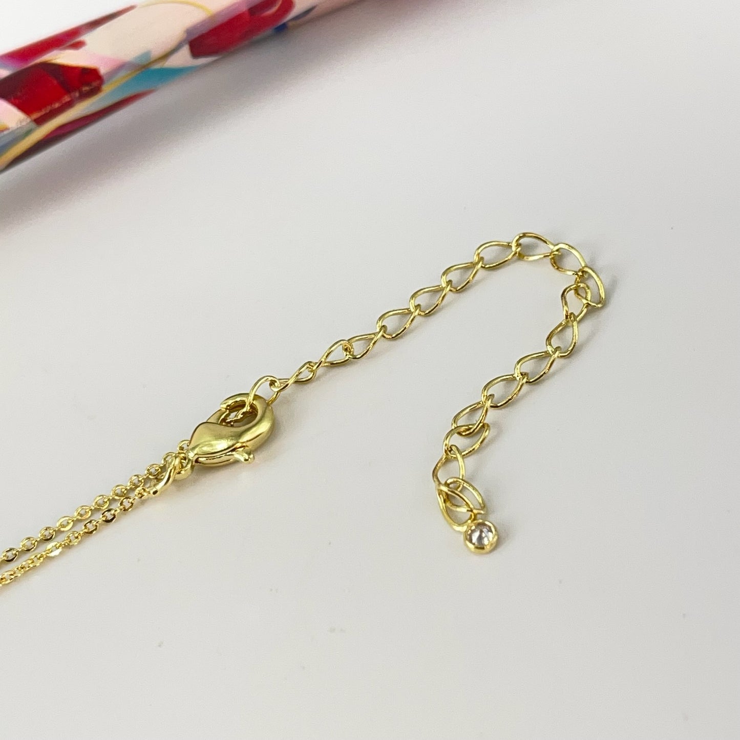 CO189 Collar con colgante mariposa calada 15x25 mm Espesor 0.8 mm Cadena candado eslabones 1.5 mm Largo 40 cm más extensor 5 cm Collar Terminado Baño Oro Cadenas Bañadas hecho de Bronce Bañado en Oro 18K Joyas Bañadas en Oro