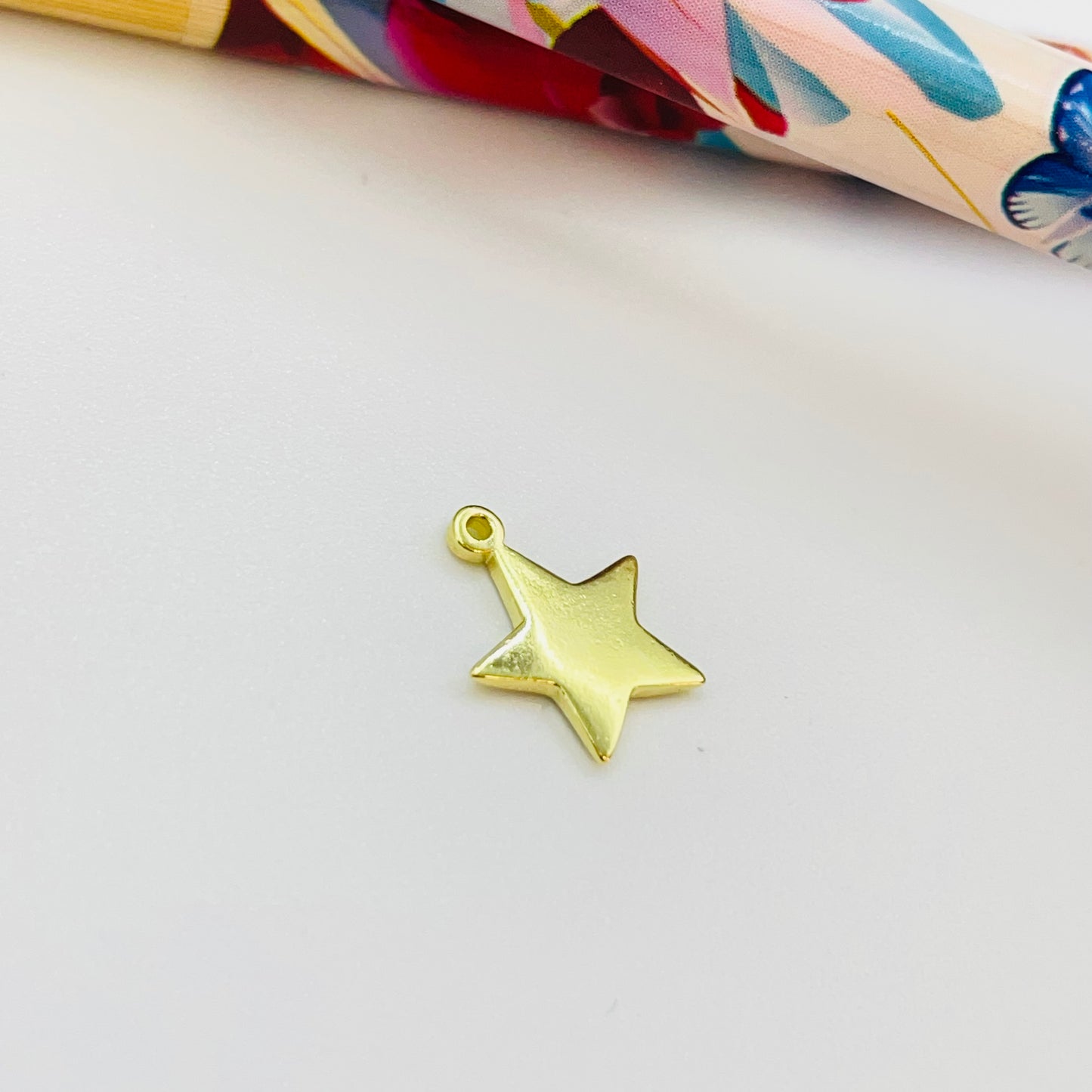 FO731 Estrella con argollita 12 mm Espesor 1 mm Figura Baño Oro
