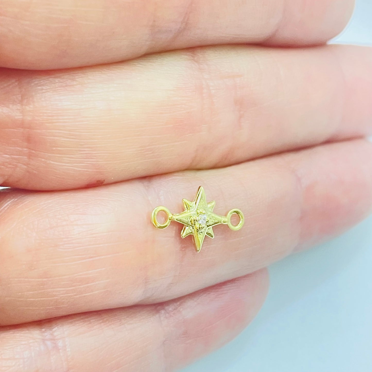 FO586 Conector Estrella Guía 1 Circón Figura Baño Oro Figuras Bañadas en Oro y Plata hecho de Bronce Bañado en Oro 18K