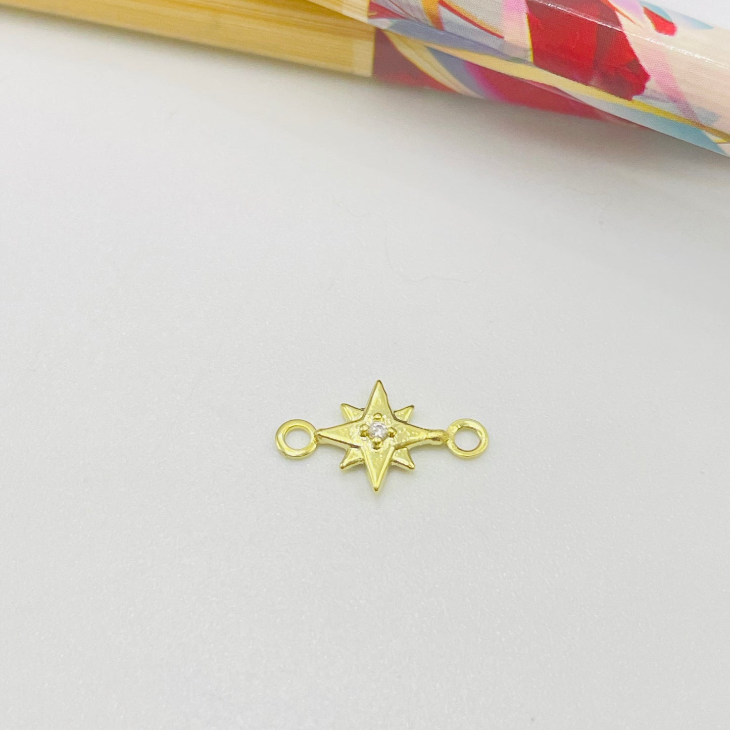 FO586 Conector Estrella Guía 1 Circón Figura Baño Oro Figuras Bañadas en Oro y Plata hecho de Bronce Bañado en Oro 18K