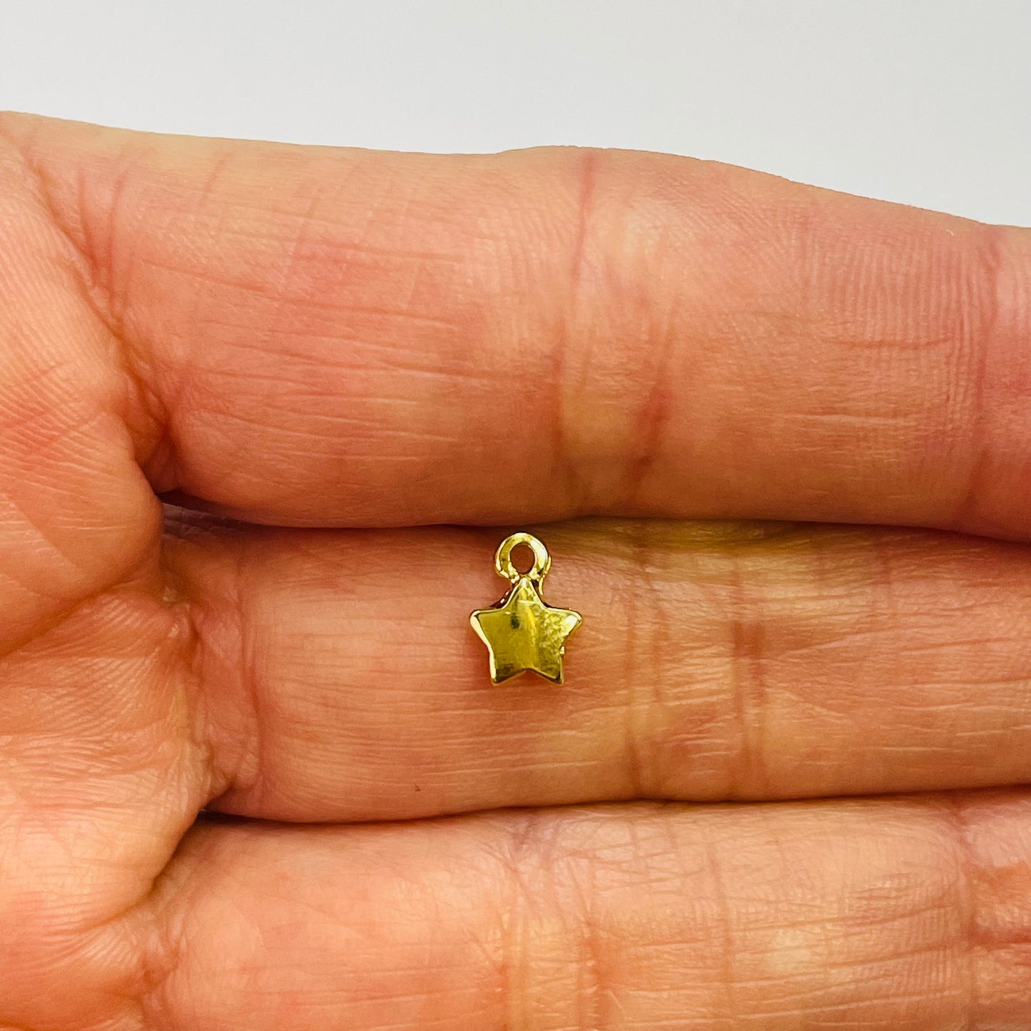 FO601 Estrella Gordita Argolla 6 mm Figura Baño Oro Figuras Bañadas en Oro y Plata hecho de Bronce Bañado en Oro 18K