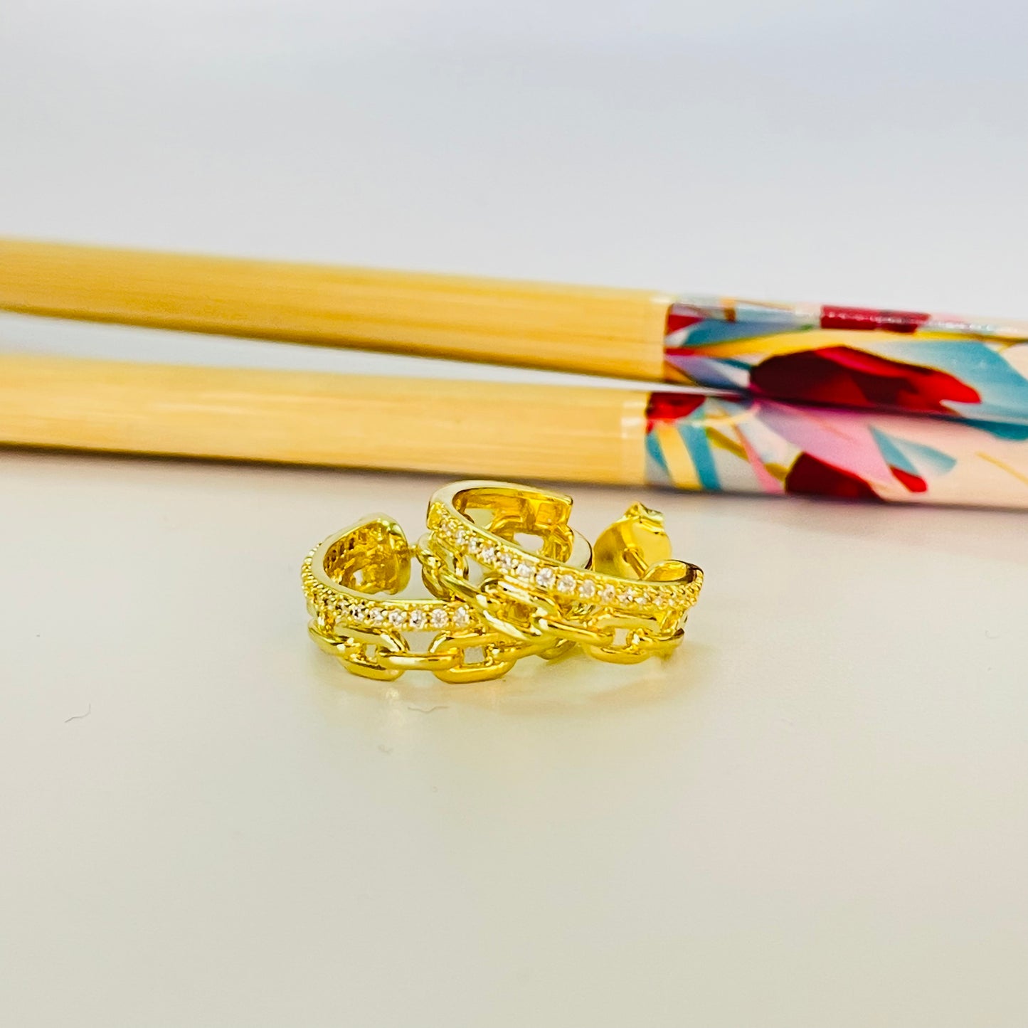 XO263 Aro Argolla Eslabones y argolla de micro circones Diá. 18 mm Ancho 5 mm Aro Baño Oro Aros Bañados hecho de Bronce Bañado en Oro 18K Joyas Bañadas en Oro