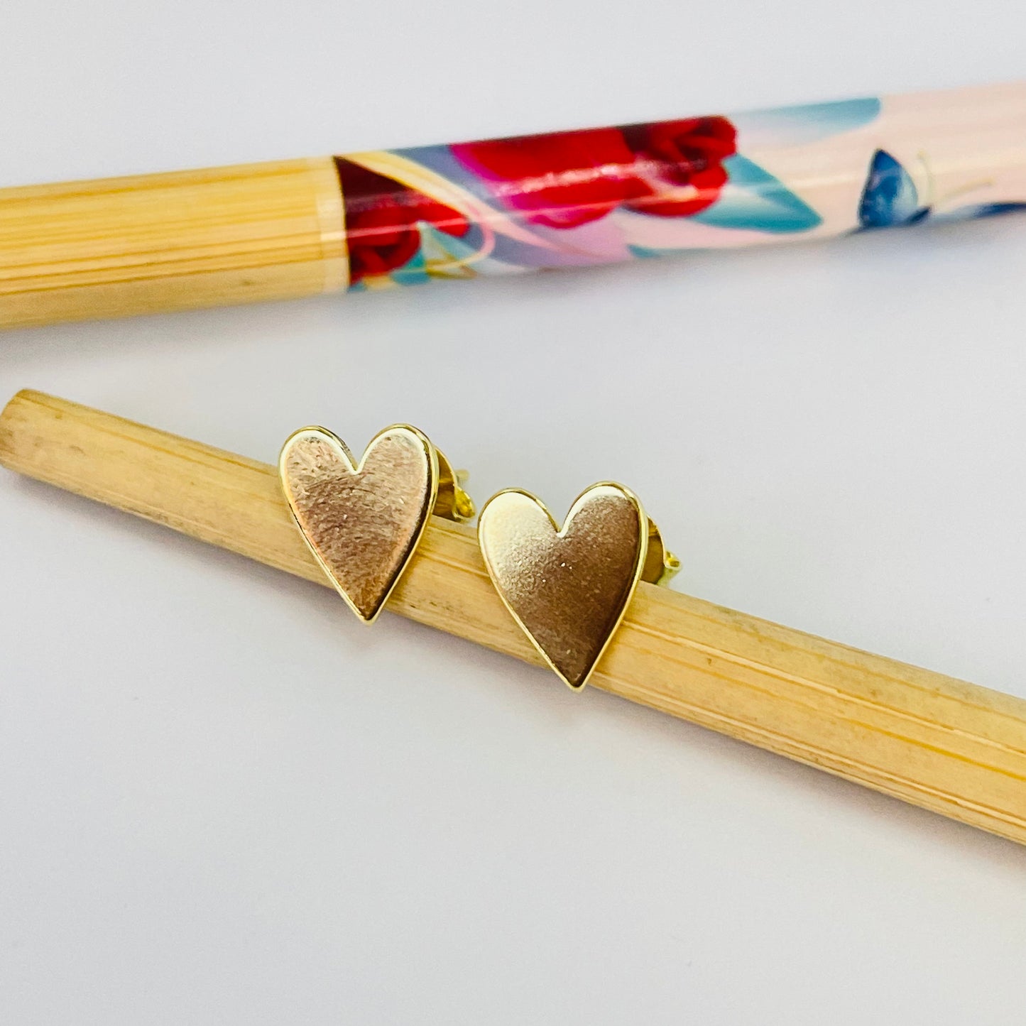 XO389 Aro Corazón Liso S 10 x 8 mm Espesor 1 mm Aro Baño Oro Aros Bañados hecho de Bronce Bañado en Oro 18K Joyas Bañadas en Oro