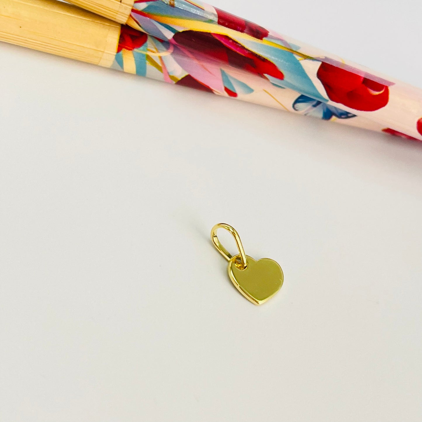 FO1090 Colgante Corazón liso de lado M 10 mm más valier Espesor 1 mm Figura Baño Oro Figuras Bañadas hecho de Bronce Bañado en Oro 18K Joyas Bañadas en Oro