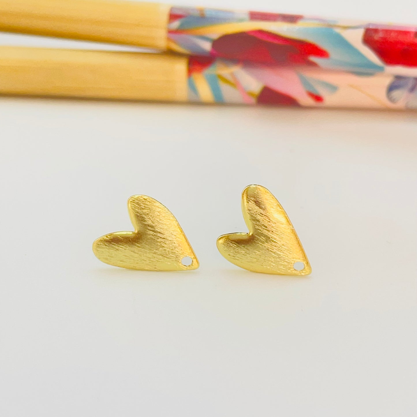 BO117 Base de Aro Corazón Lijado levemente Bombé perforación inferior 12 x 10 mm Espesor 0.8 mm Base de Aro Baño Oro