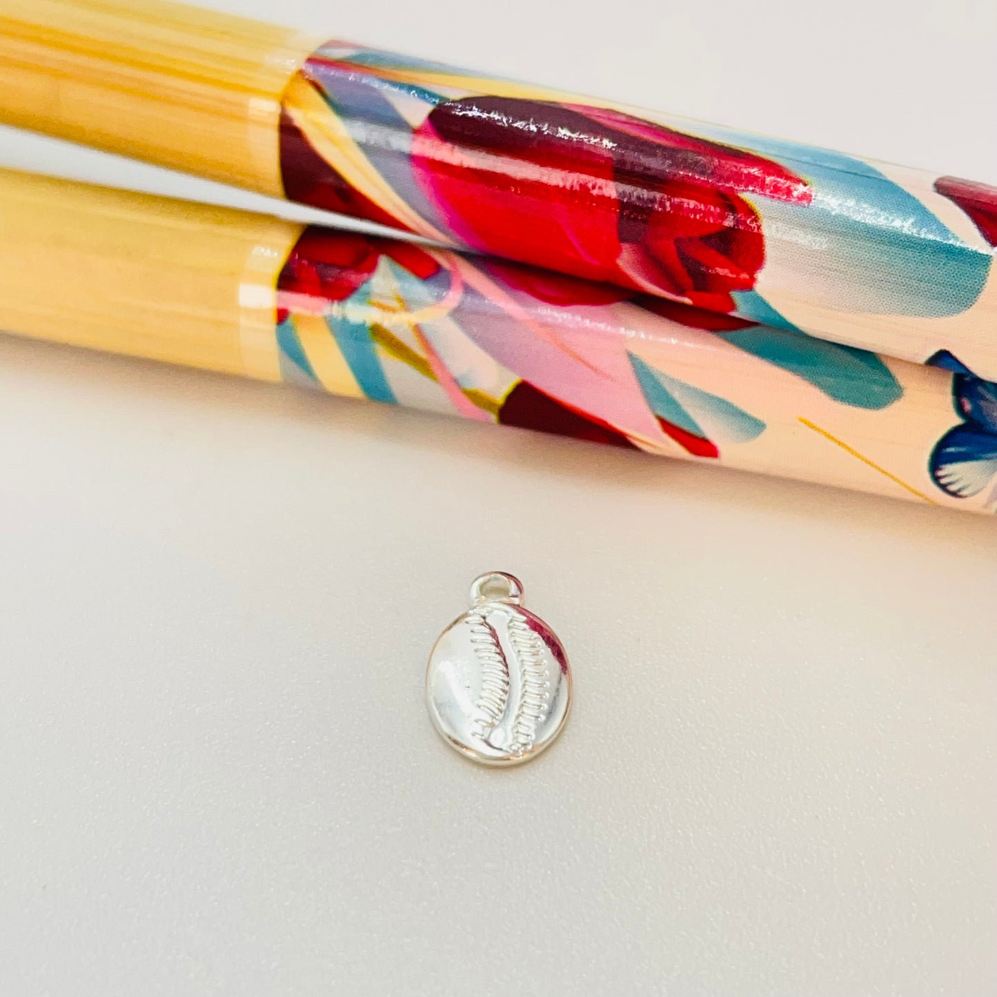 FP1197 Colgante Mini Conchita de Mar 8 x 6 mm mas argollita Espesor 1 mm Figura Baño Plata