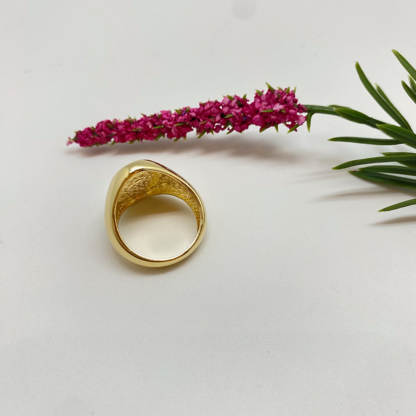 Joyas por Mayor Joyas Bañadas en Oro por Mayor Insumos para Joyas WO77 Anillo Tipo Chevalier San Benito Esfera Ovalada 15 x 11 mm Ancho argolla 3 mm Anillo Baño Oro