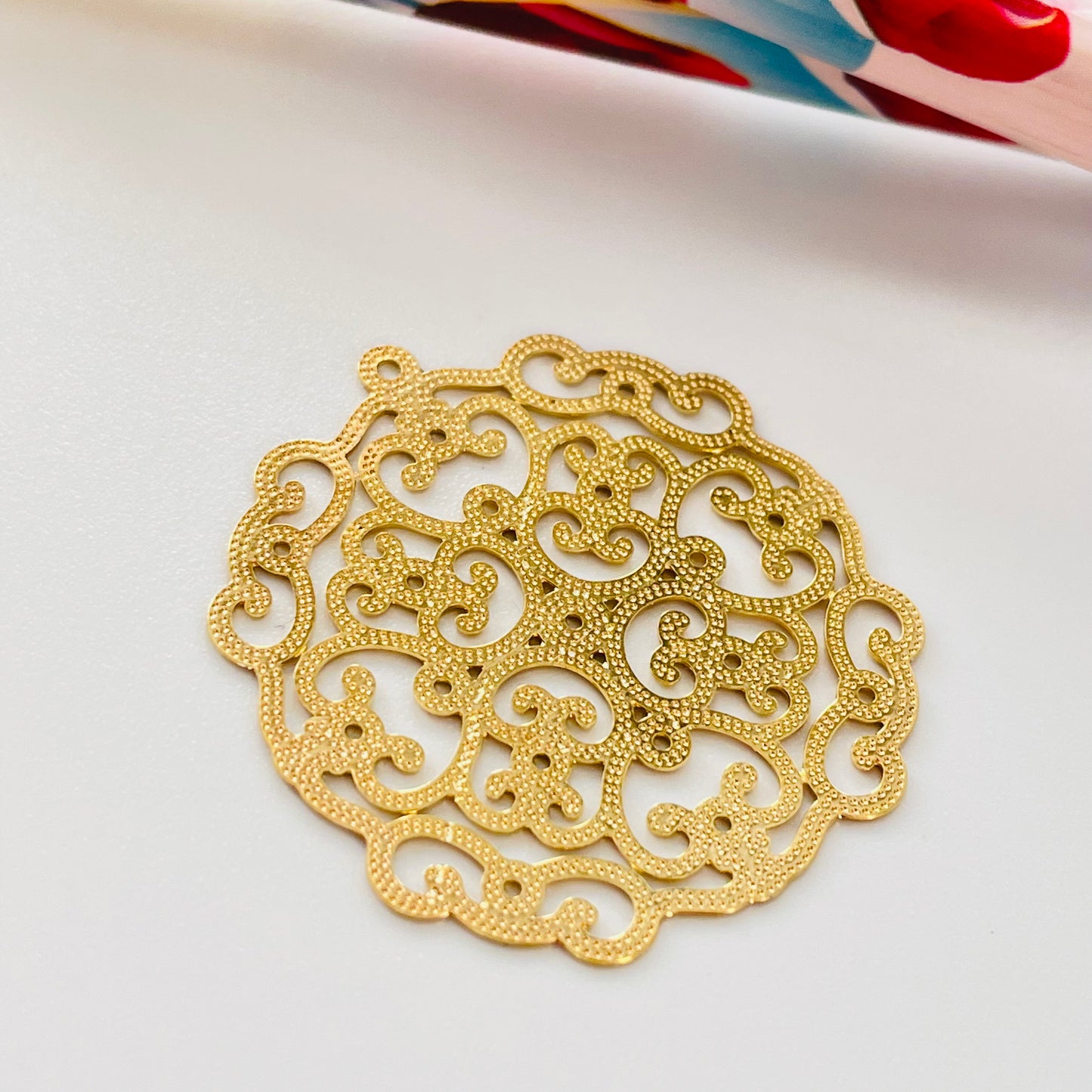 FO130 Figura Calada diá. 30 mm Figura Baño Oro Figuras Bañadas en Oro y Plata hecho de Bronce Bañado en Oro 18K
