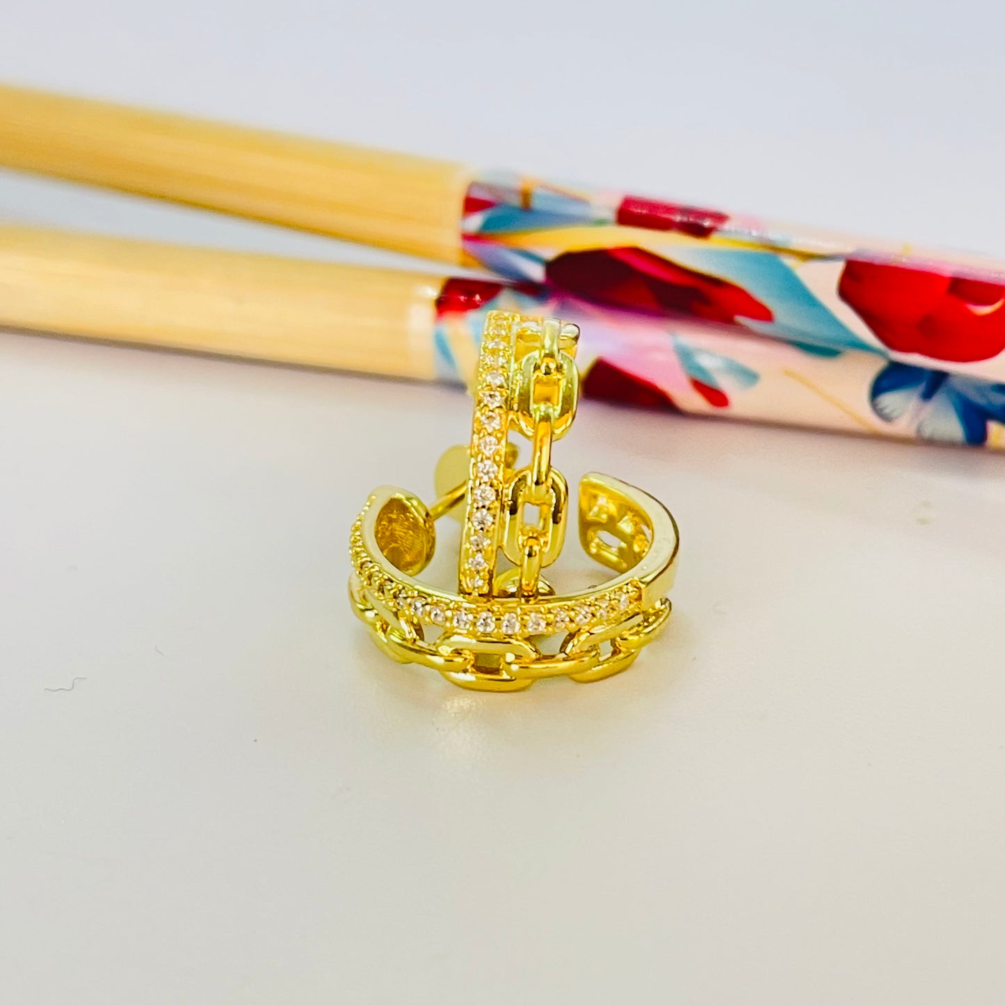 XO263 Aro Argolla Eslabones y argolla de micro circones Diá. 18 mm Ancho 5 mm Aro Baño Oro Aros Bañados hecho de Bronce Bañado en Oro 18K Joyas Bañadas en Oro