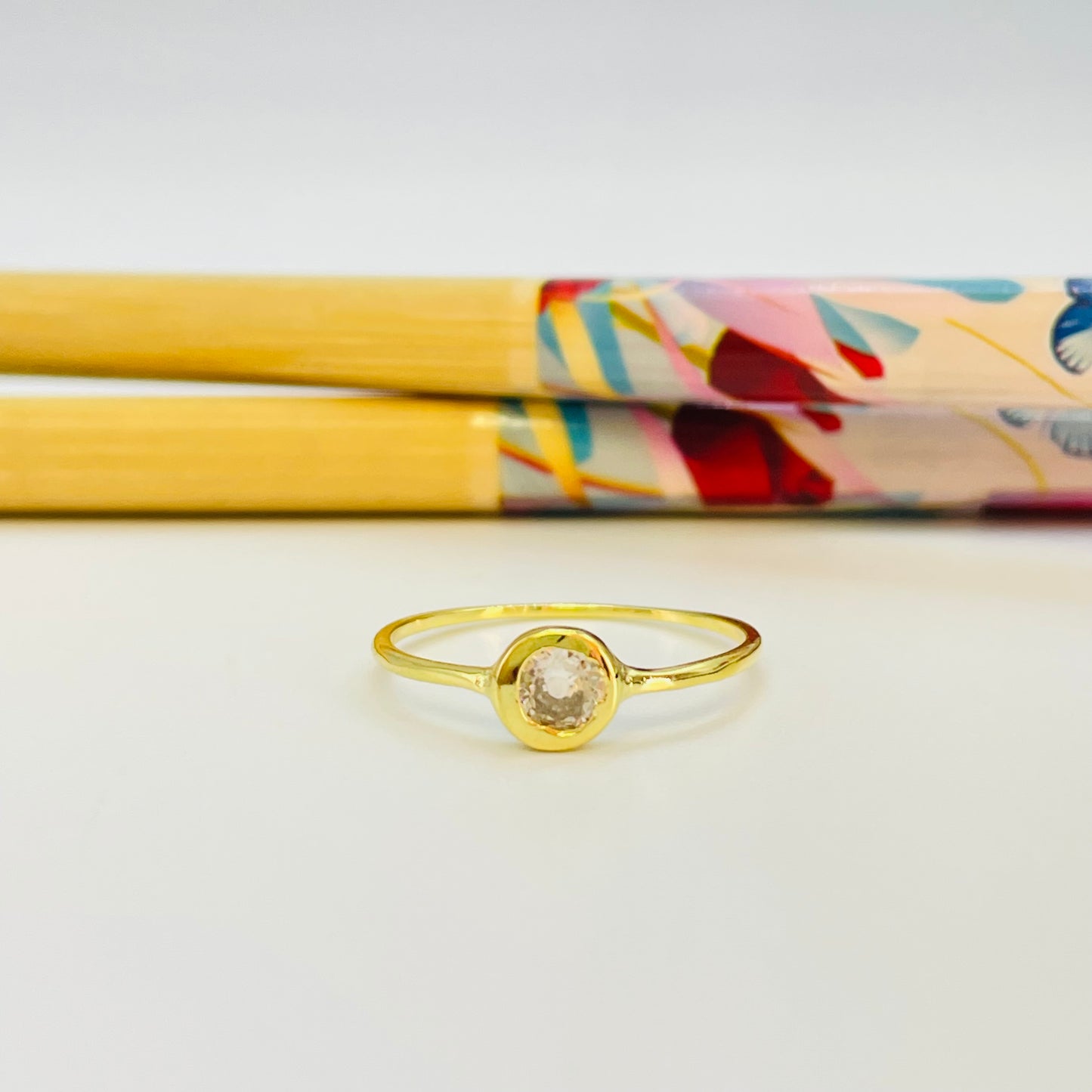 WO58 Anillo solitario circon cristal 5 mm argolla 1 mm espesor Anillo Baño Oro