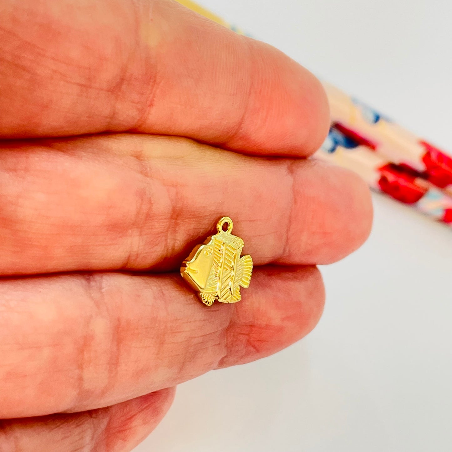 FO1234 Pez Payaso 10 x 12 mm más argollita Espesor 1.5 mm Figura Baño Oro