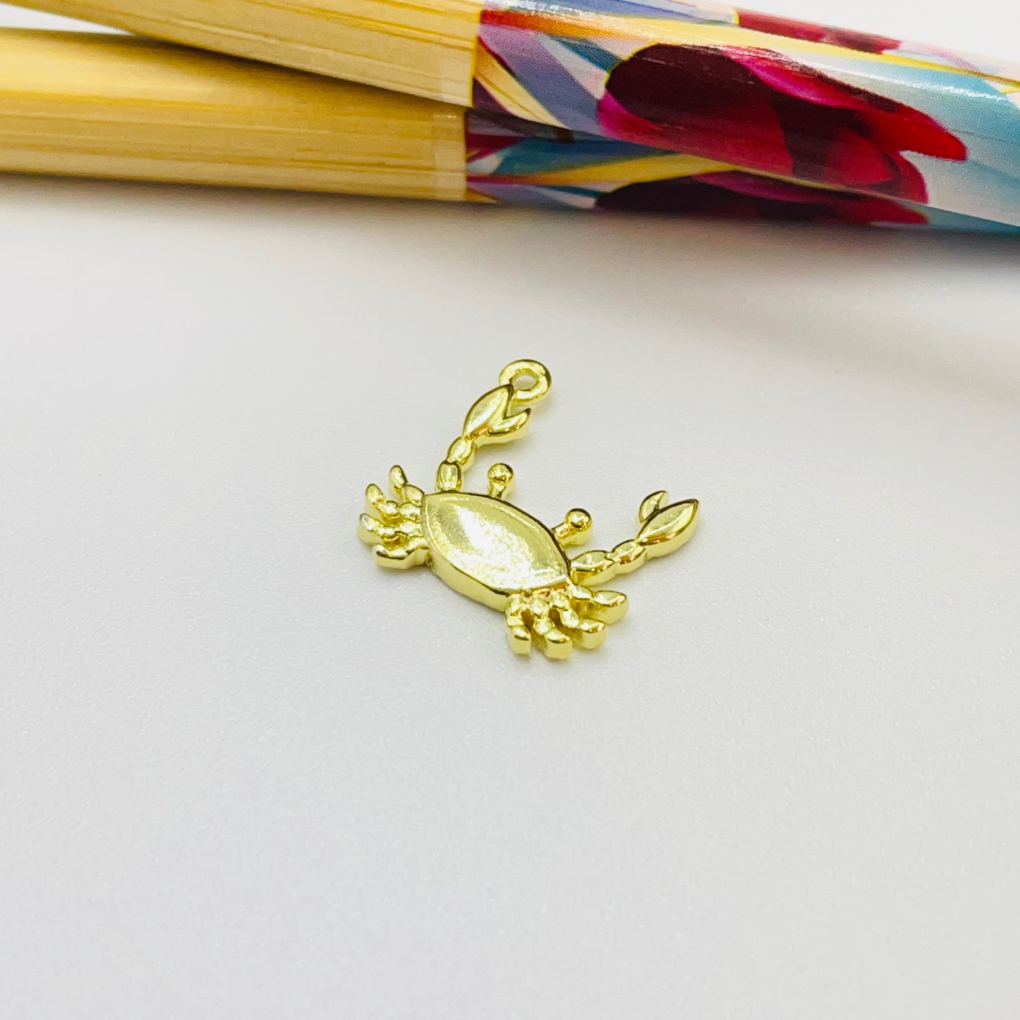 FO1233 Colgante Cangrejo 15 x 15 mm más argollita Espesor 1.5 mm Figura Baño Oro