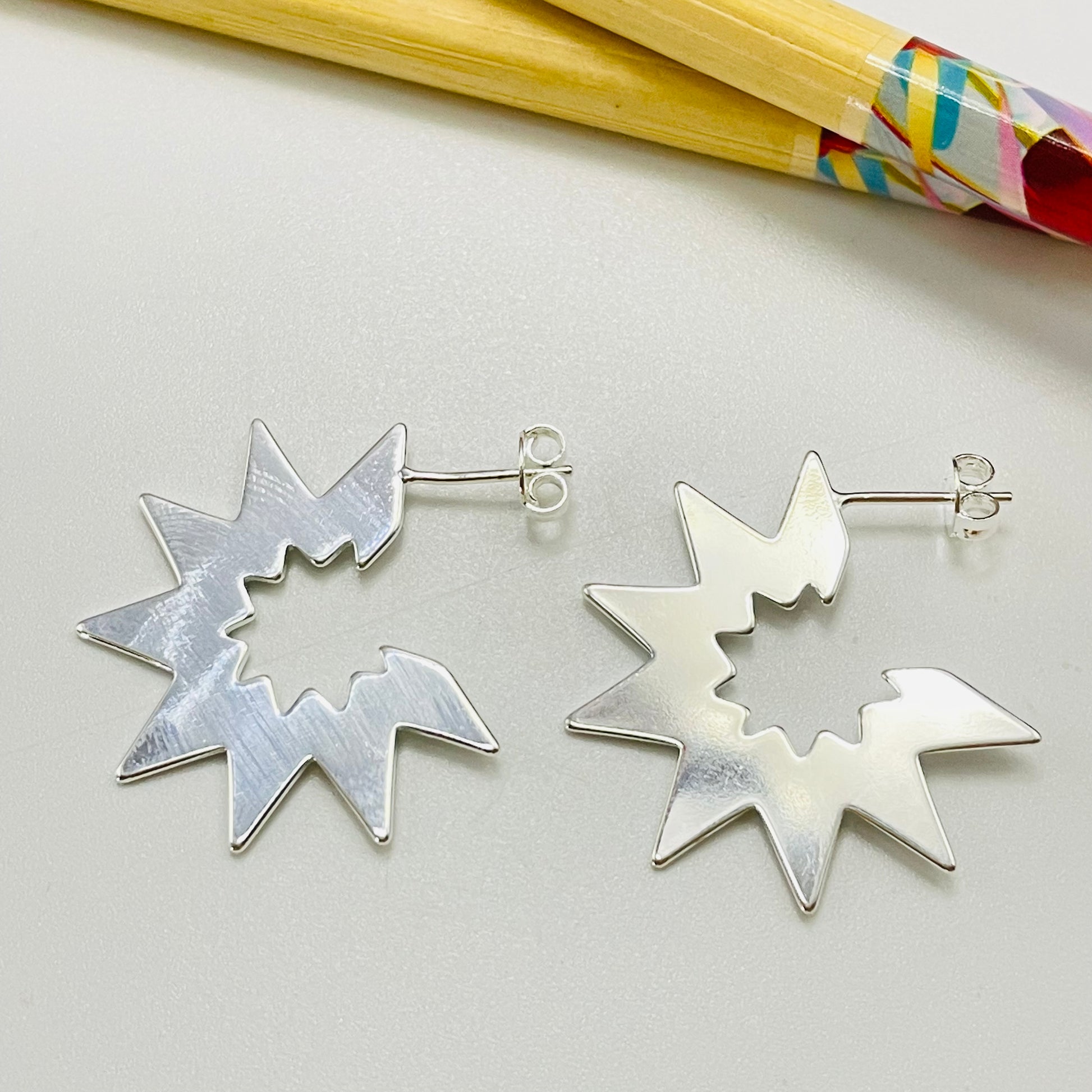 XP397 Aro tipo argolla con puntas 30 mm Espesor 1 mm Aro Baño Plata Aros Bañados hecho de Bronce Bañado en Plata 50 ml Joyas Bañadas en Plata