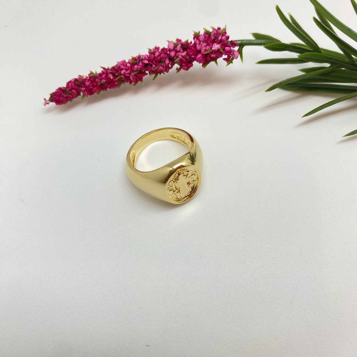 Joyas por Mayor Joyas Bañadas en Oro por Mayor Insumos para Joyas WO77 Anillo Tipo Chevalier San Benito Esfera Ovalada 15 x 11 mm Ancho argolla 3 mm Anillo Baño Oro