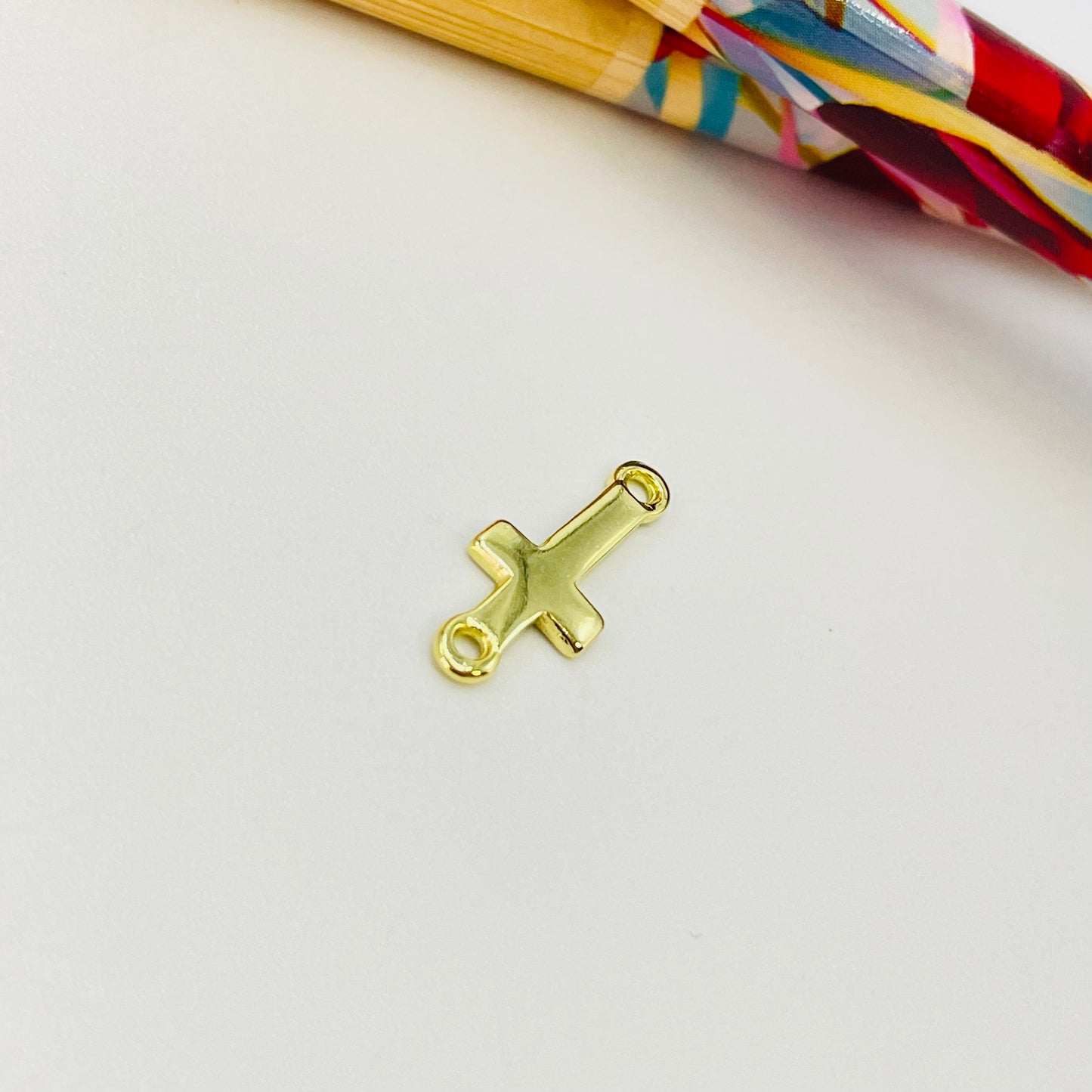 FO662 Cruz Conector 15 x 7 mm Figura Baño Oro Figuras Bañadas en Oro y Plata hecho de Bronce Bañado en Oro 18K