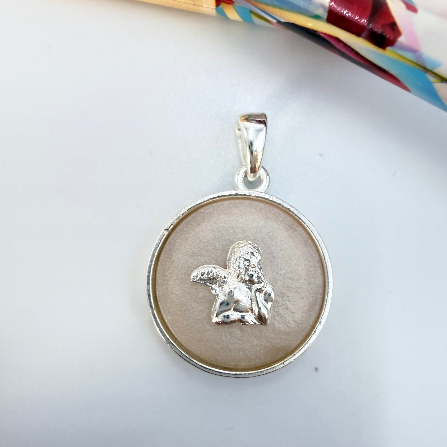 Joyas por Mayor Joyas Bañadas en Plata por Mayor Insumos para Joyas FP1245 Colgante Angel Fondo Cristal Empavonado diá. 23 mm más Valier 9x4 mm Espesor 4.2 mm Figura Baño Plata