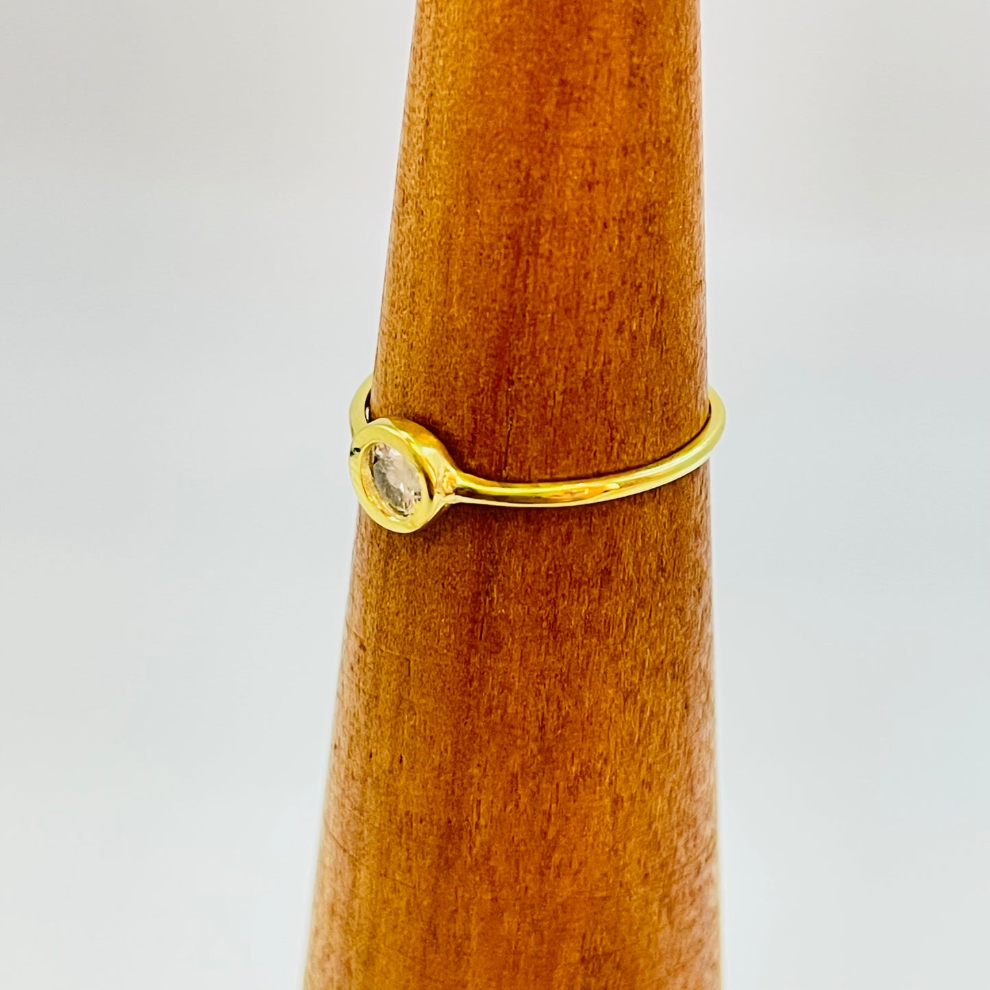 WO58 Anillo solitario circon cristal 5 mm argolla 1 mm espesor Anillo Baño Oro