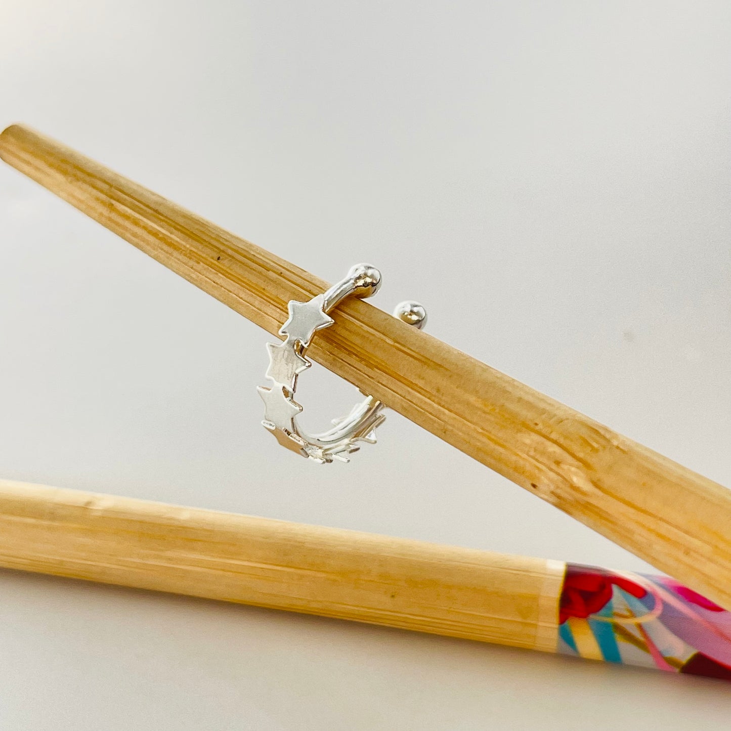 XP411 Cuff Estrellas Diá. 15 mm Ancho estrellitas 4 mm Aro Baño Plata Aros Bañados hecho de Bronce Bañado en Plata 50 ml Joyas Bañadas en Plata