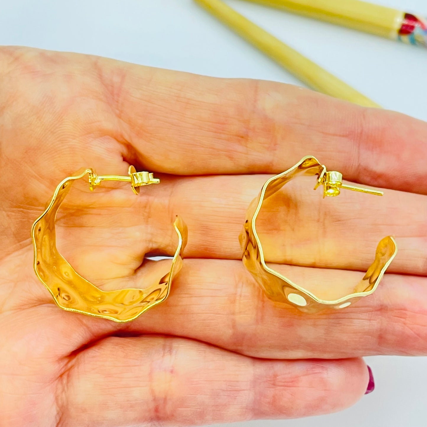 XO553 Argolla Martelada diá. 25 mm Ancho 15 mm Espesor 1 mm Aro Baño Oro