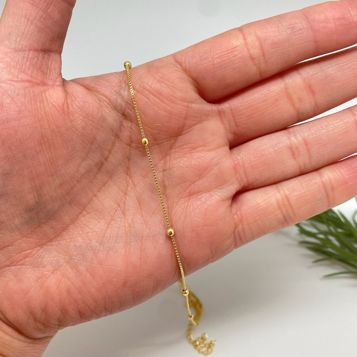 CO250 Cadena Veneciana espesor 0.8 mm con bolitas diá. 2.8 mm Largo 30 cm más extensor de 10 cm Cadena Terminada Baño Oro