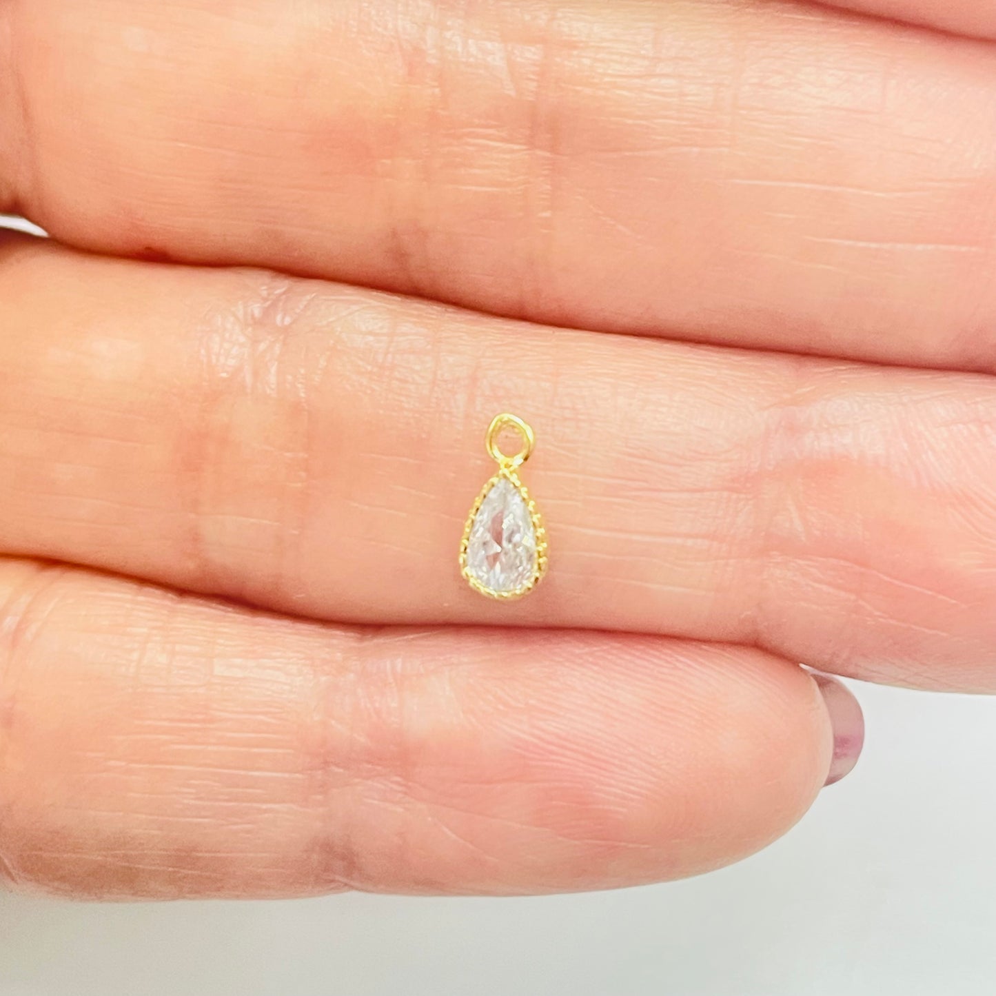 FO381 Punto Luz Gota 8 x 3 mm Figura Baño Oro Figuras Bañadas en Oro y Plata hecho de Bronce Bañado en Oro 18K