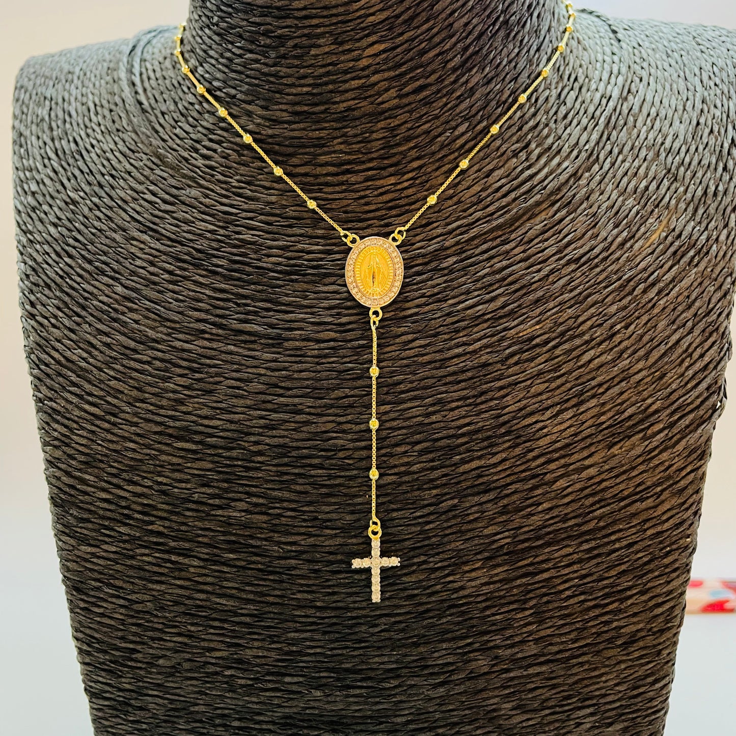CO179 Rosario Virgen de los milagros Borde con mini circones 14x1 mm Cadena veneciana bolitas de 2 mm 40 cm mas extensor de 5 mm Largo cascada 5.5 mm cruz con circones 10x8 mm Cadena Terminada Baño Oro Cadenas Bañadas hecho de Bronce Bañado en Oro 18K Joyas Bañadas en Oro