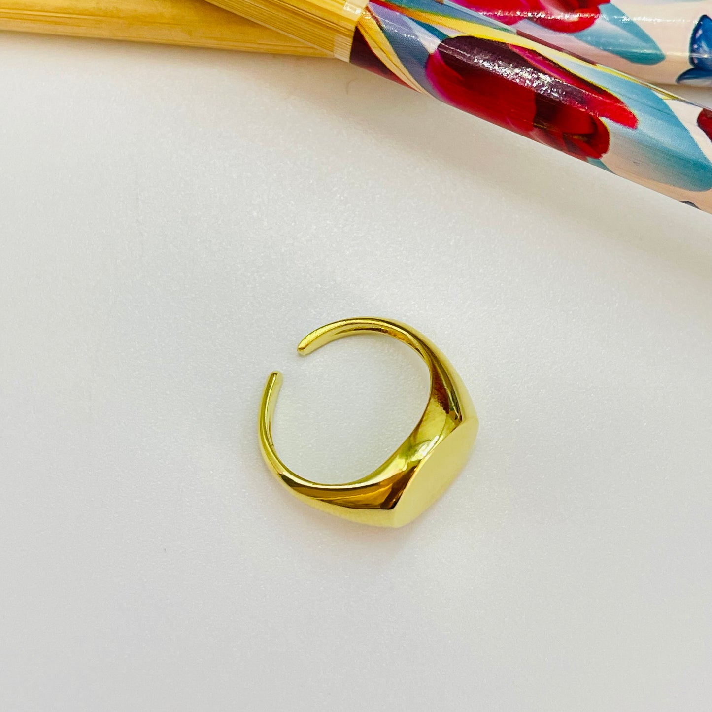 WO74 Anillo Chevalier Sello 11 x 13 mm Medida app. 6 Anillo Baño Oro