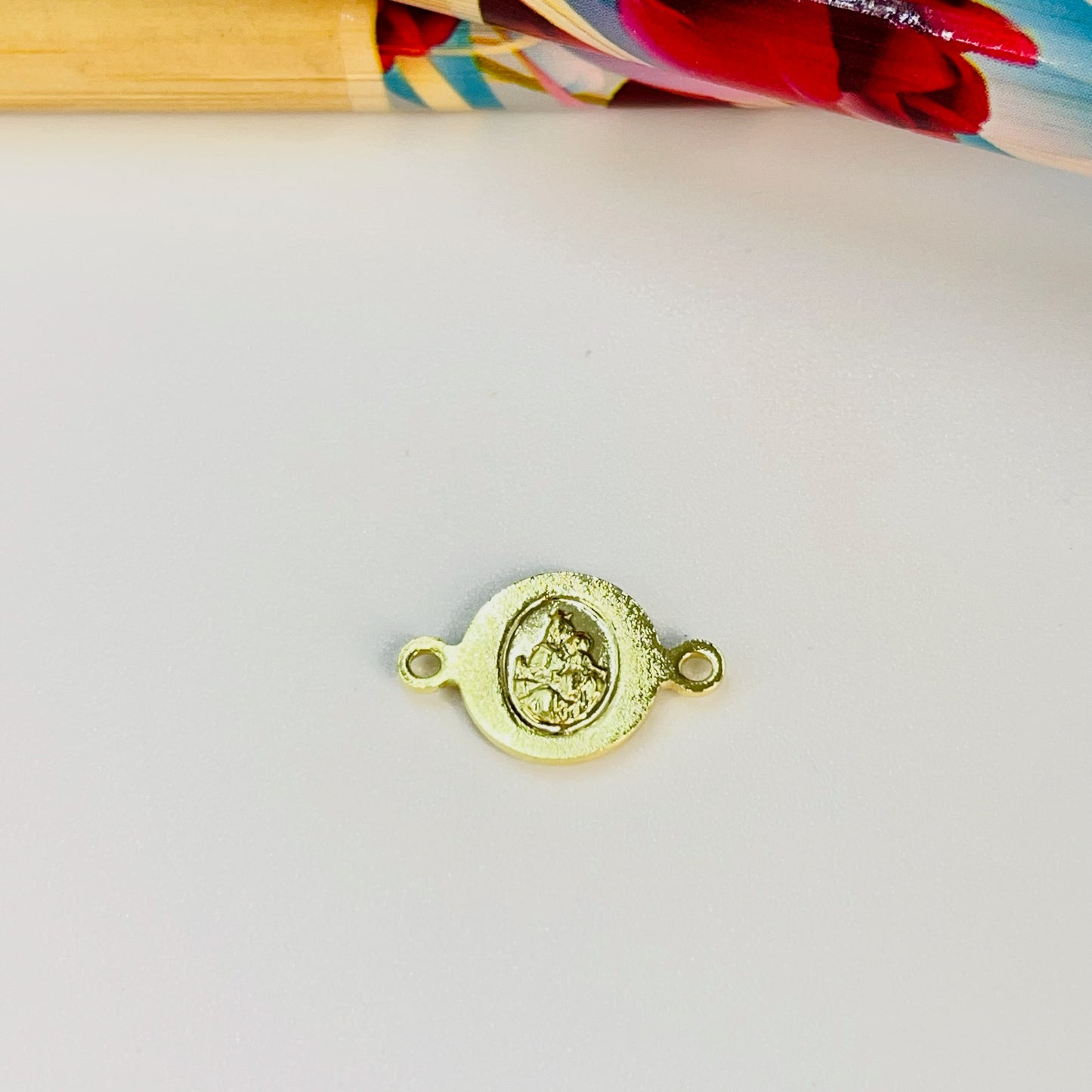 Joyas por Mayor Joyas Bañadas en Oro por Mayor Insumos para Joyas FO1200 Conector Sagrado Corazón y Virgen del Carmen Doble Faz Diá. 9 mm mas argollitas Espesor 1 mm Figura Baño Oro