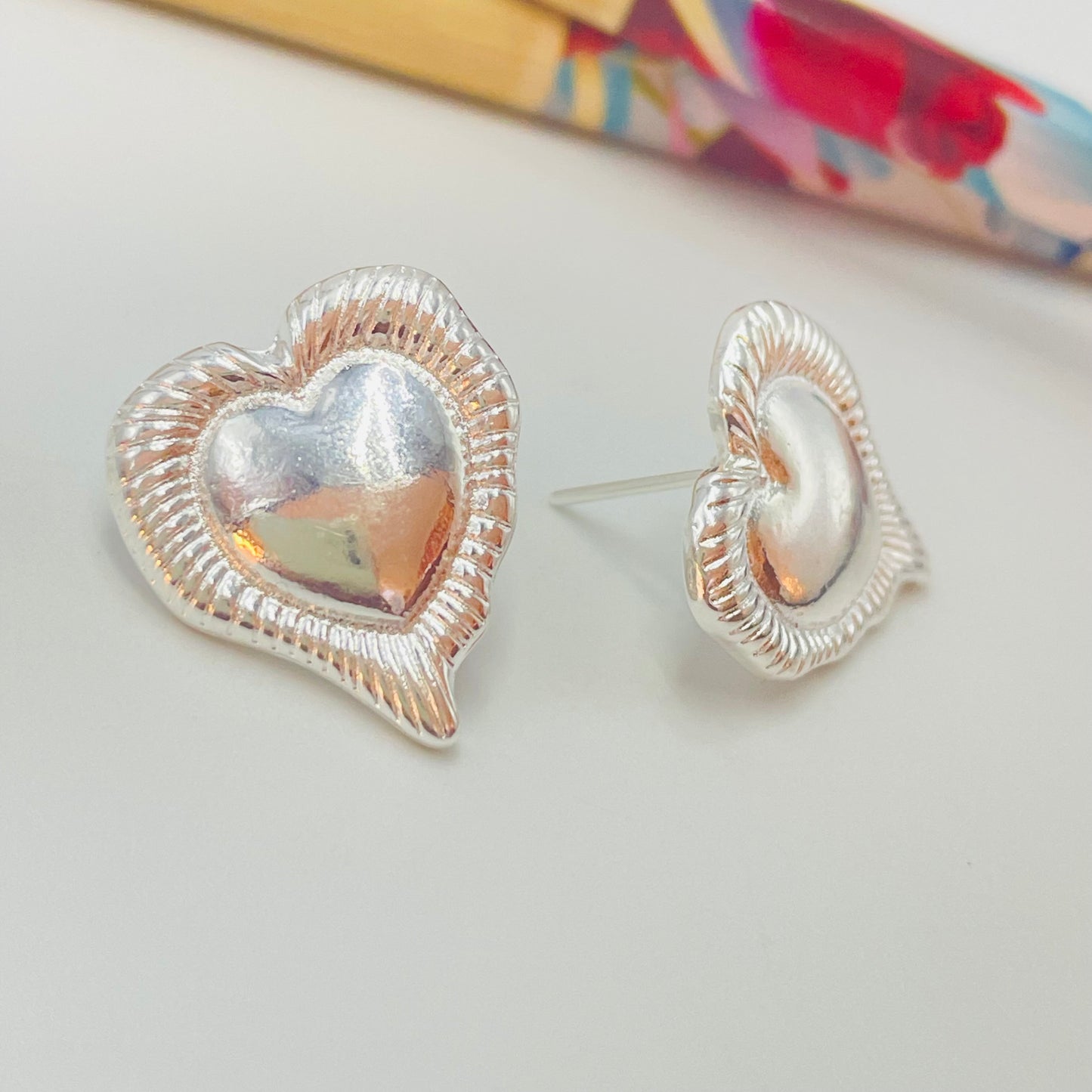 Joyas por Mayor Joyas Bañadas en Plata por Mayor Insumos para Joyas XP477 Aro Corazón irregular borde con rayitas estampadas 20 x 18 mm Espesor 1.2 mm Aro Baño Plata