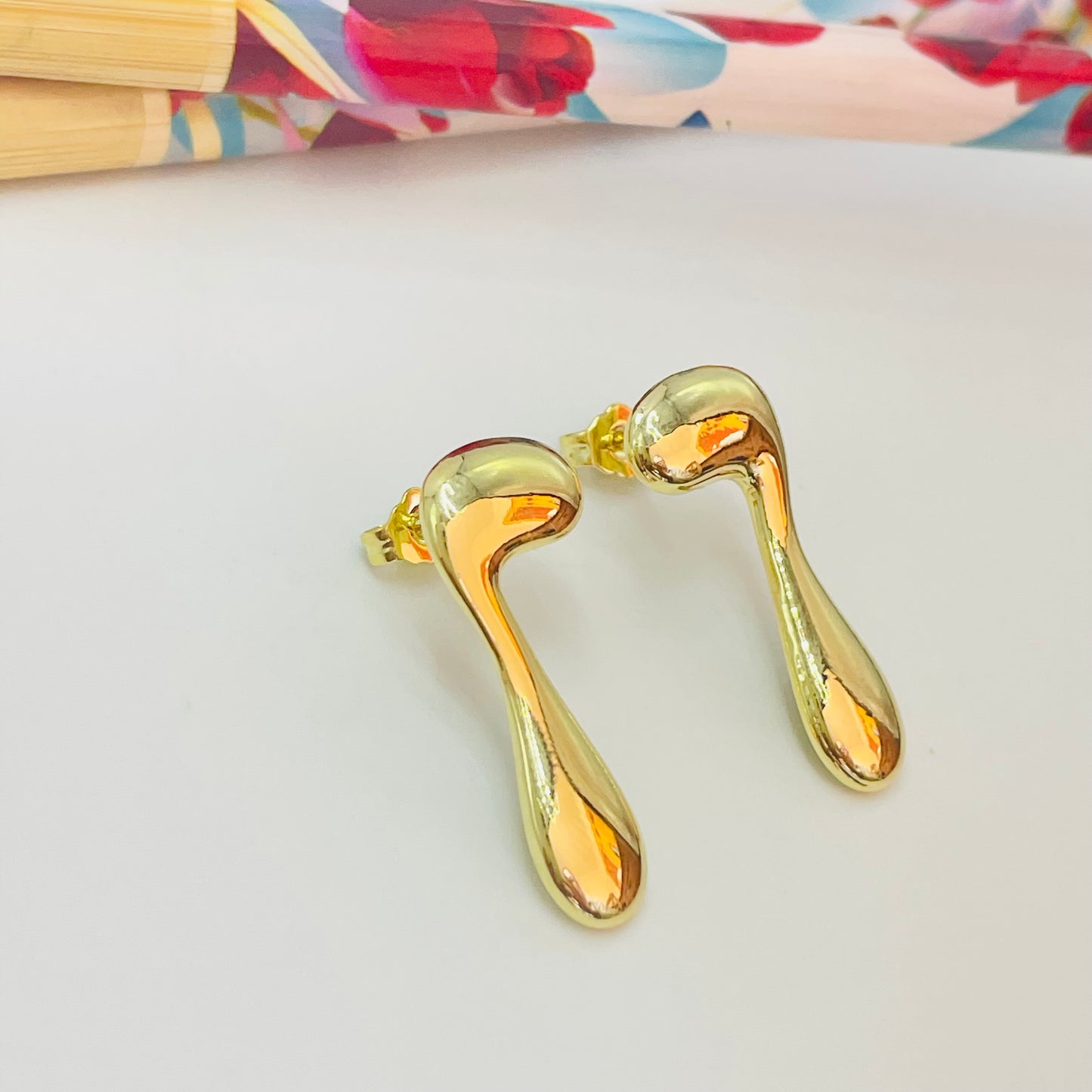 Joyas por Mayor Joyas Bañadas en Oro por Mayor Insumos para Joyas XO473 Aro Orgánico Simple 20 x 11 mm Espesor 1.2 mm Aro Baño Oro