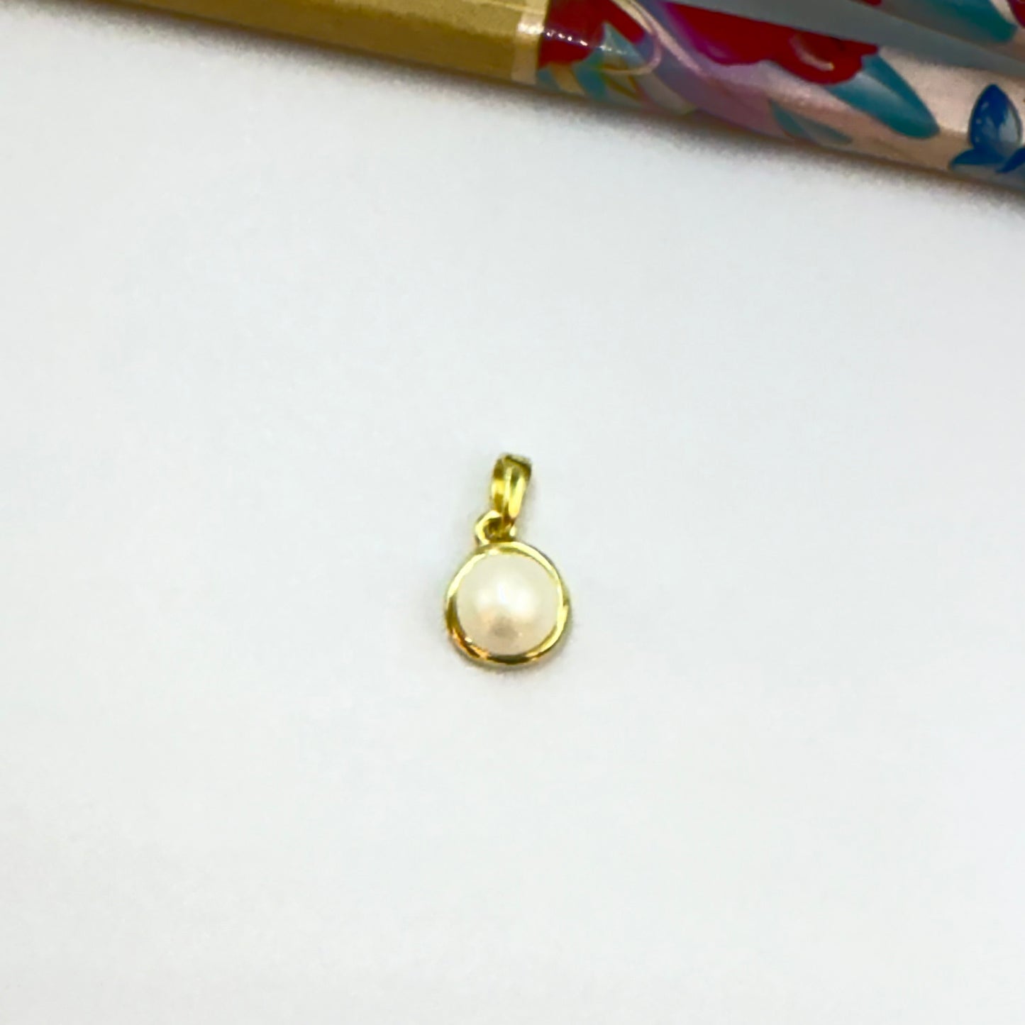 Joyas por Mayor Joyas Bañadas en Oro por Mayor Insumos para Joyas FO1242 Colgante Media Perla de 7.5 mm con base de 8 mm Espesor de 2.5 mm Figura Baño Oro
