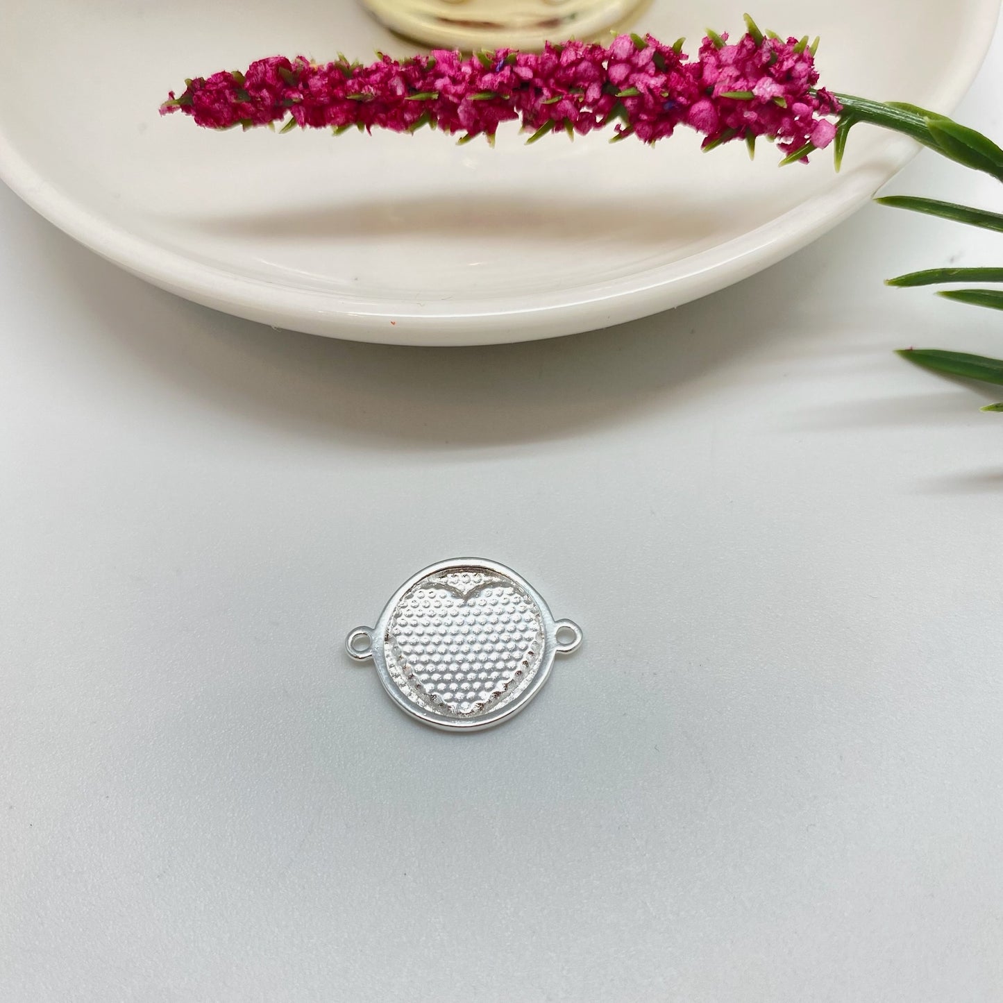 Joyas por Mayor Joyas Bañadas en Plata por Mayor Insumos para Joyas FP1240 Conector Corazón y Huella Digital Diá. 15 mm más 2 argollitas 3 mm c/u Espesor 1.8 mm Figura Baño Plata