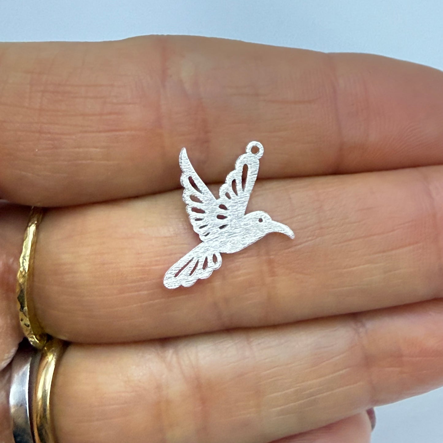 FP1135 Colgante Colibrí Calado Lijado 19 x 17 mm más argollita Espesor 1 mm Figura Baño Plata Figuras Bañadas hecho de Bronce Bañado en Plata 50 ml Joyas Bañadas en Plata