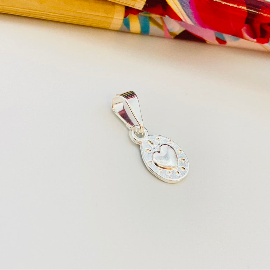 FP1004 Colgante Ovalado detente corazon y rayos mini 10 x 7 mm mas valier Figura Baño Plata