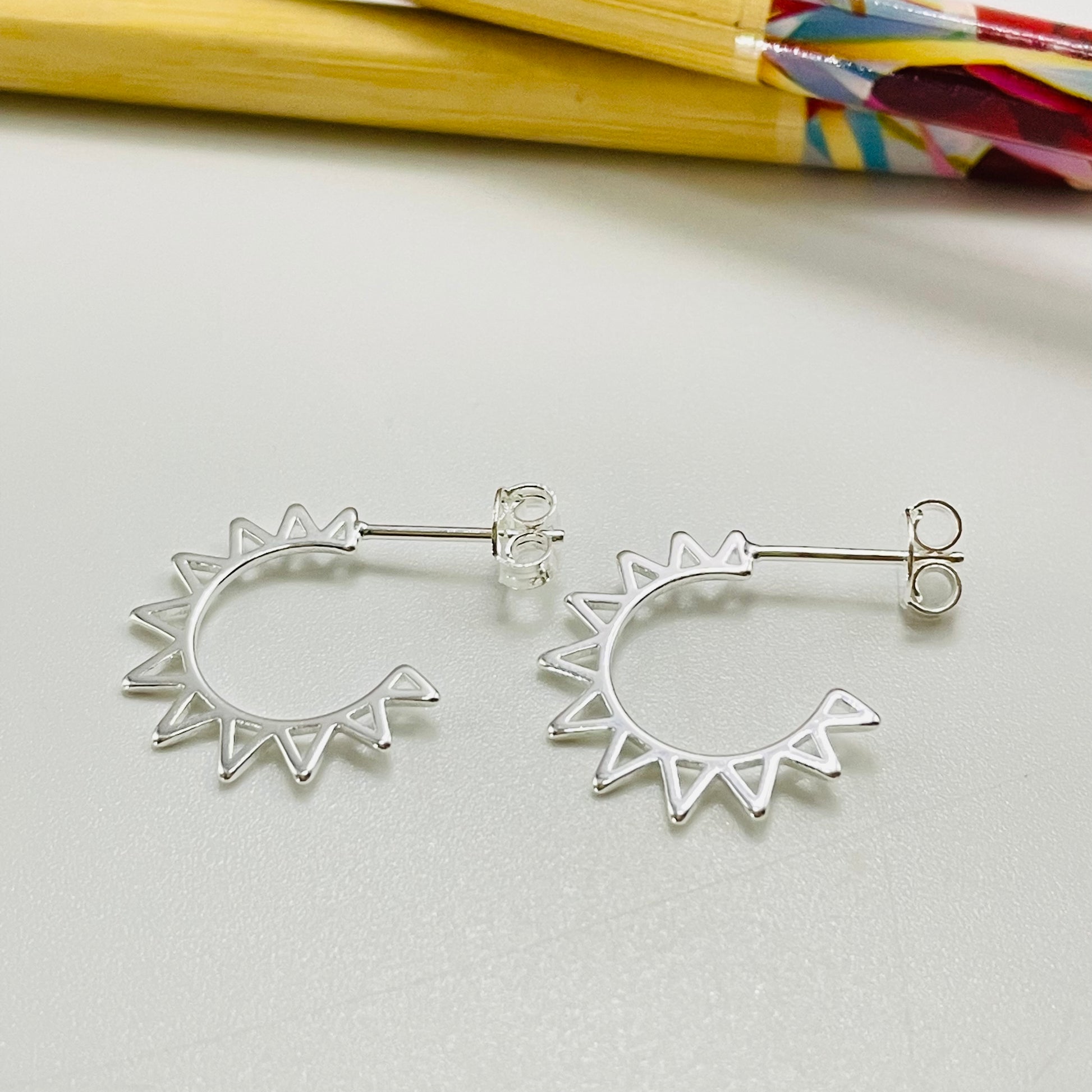 XP396 Aro Argolla Puntas Caladas 20 mm Espesor 1 mm Aro Baño Plata Aros Bañados hecho de Bronce Bañado en Plata 50 ml Joyas Bañadas en Plata