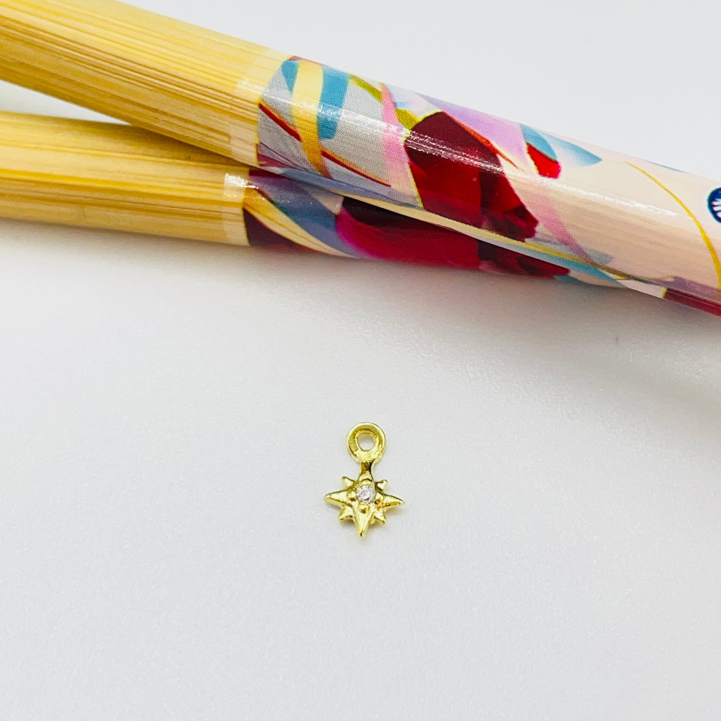 FO553 Estrella Guía 1 Circón Mini Argolla Frente Figura Baño Oro
