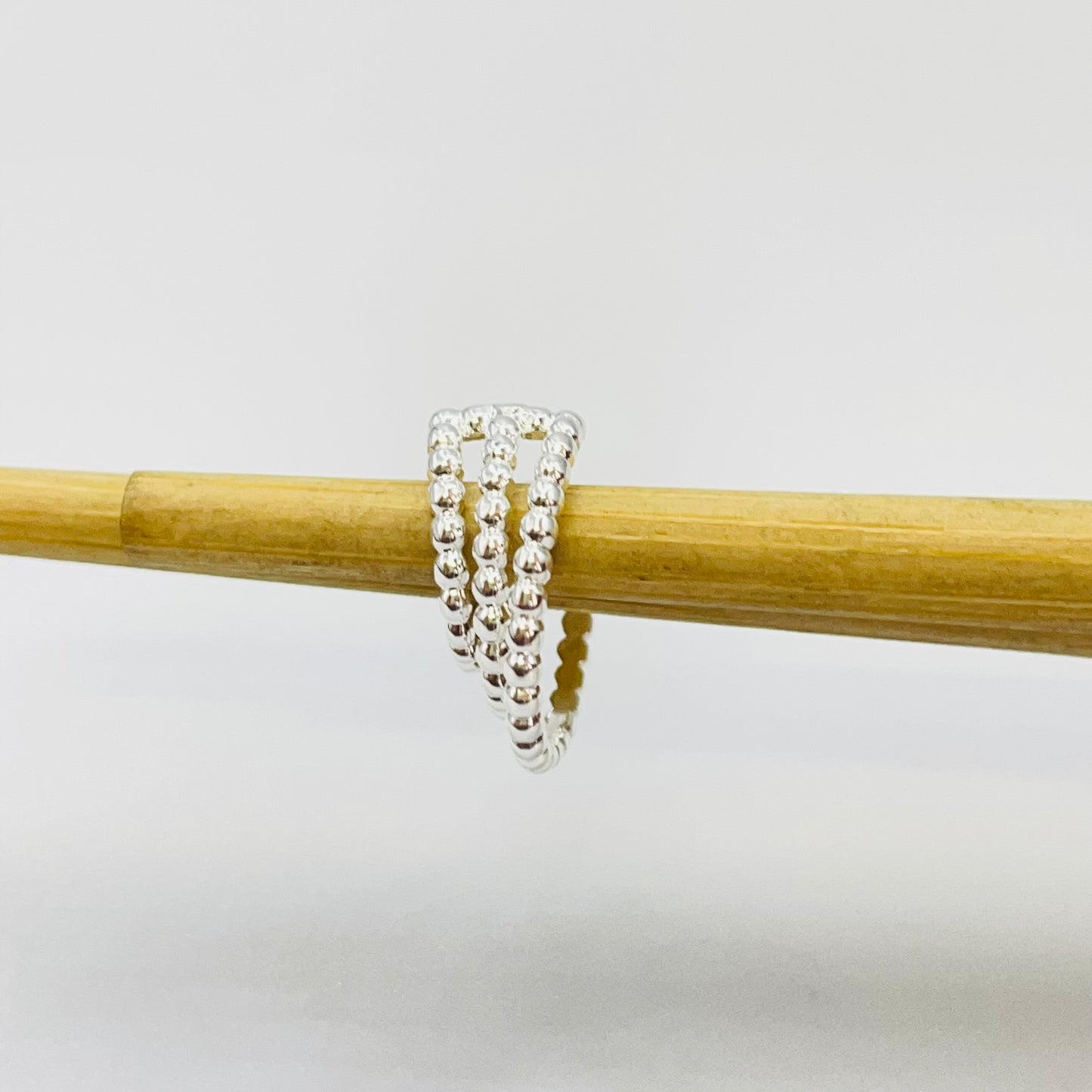 XP548 Cuff 3 argollas unidas 15 13 y 11 mm bolitas 1.8 mm Ancho total 7.5 mm Aro Baño Plata
