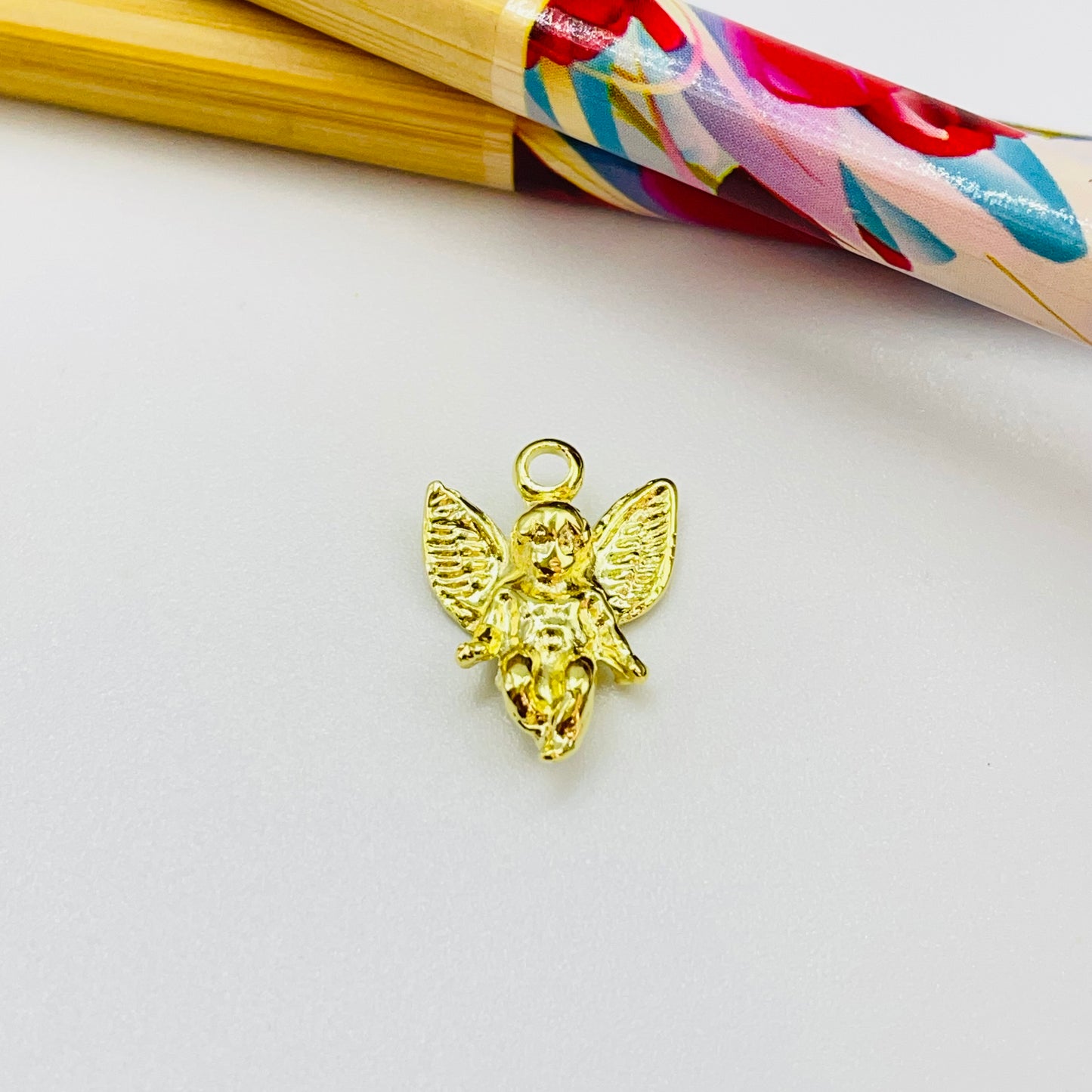 FO1222 Colgante Angel en relieve tipo 3D 17 x 13 mm Espesor 1.1 mm Figura Baño Oro