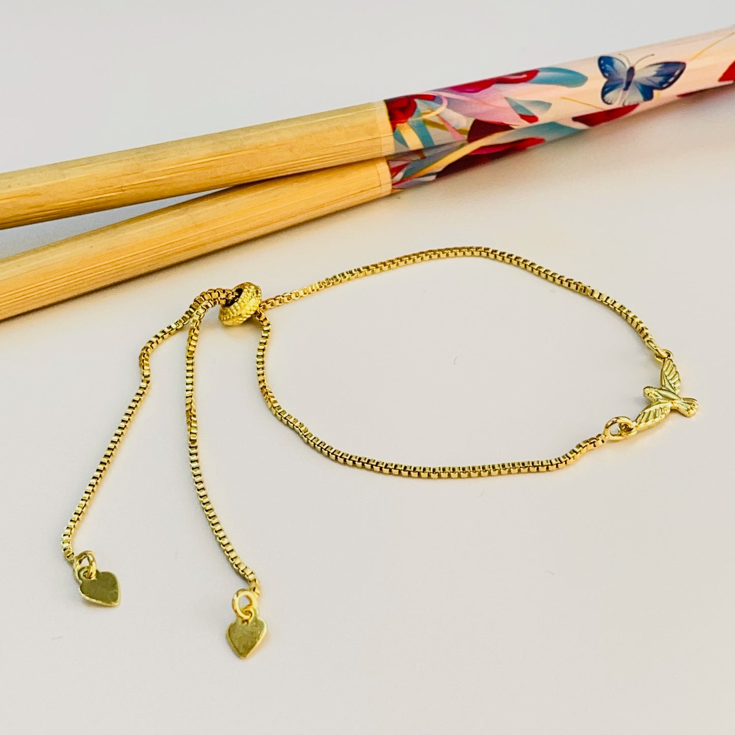 PO27 Pulsera Regulable Espíritu Santo 8 x 15 mm Espesor 1 mm Cadena Veneciana Espesor 1 mm Largo 23 mm Bolita Silicona Terminales Corazón Pulsera Baño Oro