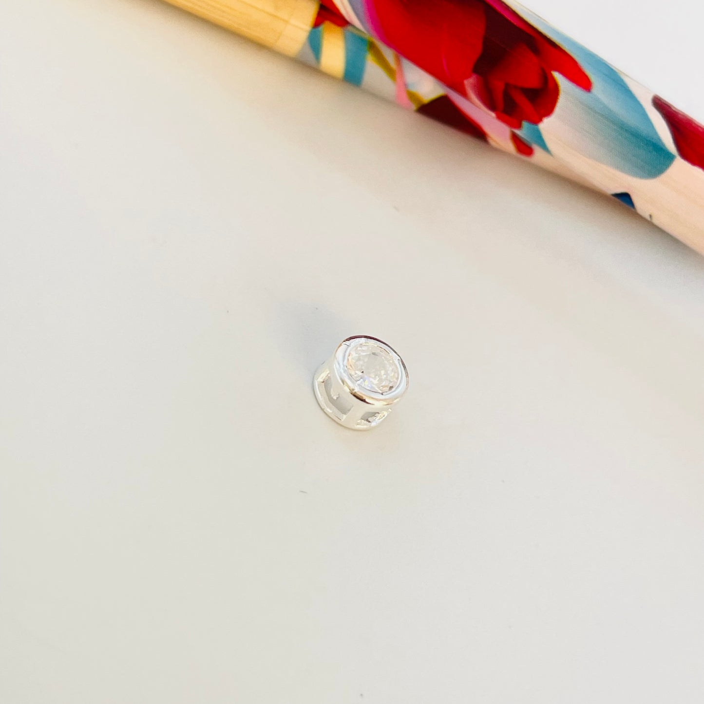 FP549 Punto Luz 4 mm Figura Baño Plata Figuras Bañadas en Oro y Plata hecho de Bronce Bañado en Plata 50 ml